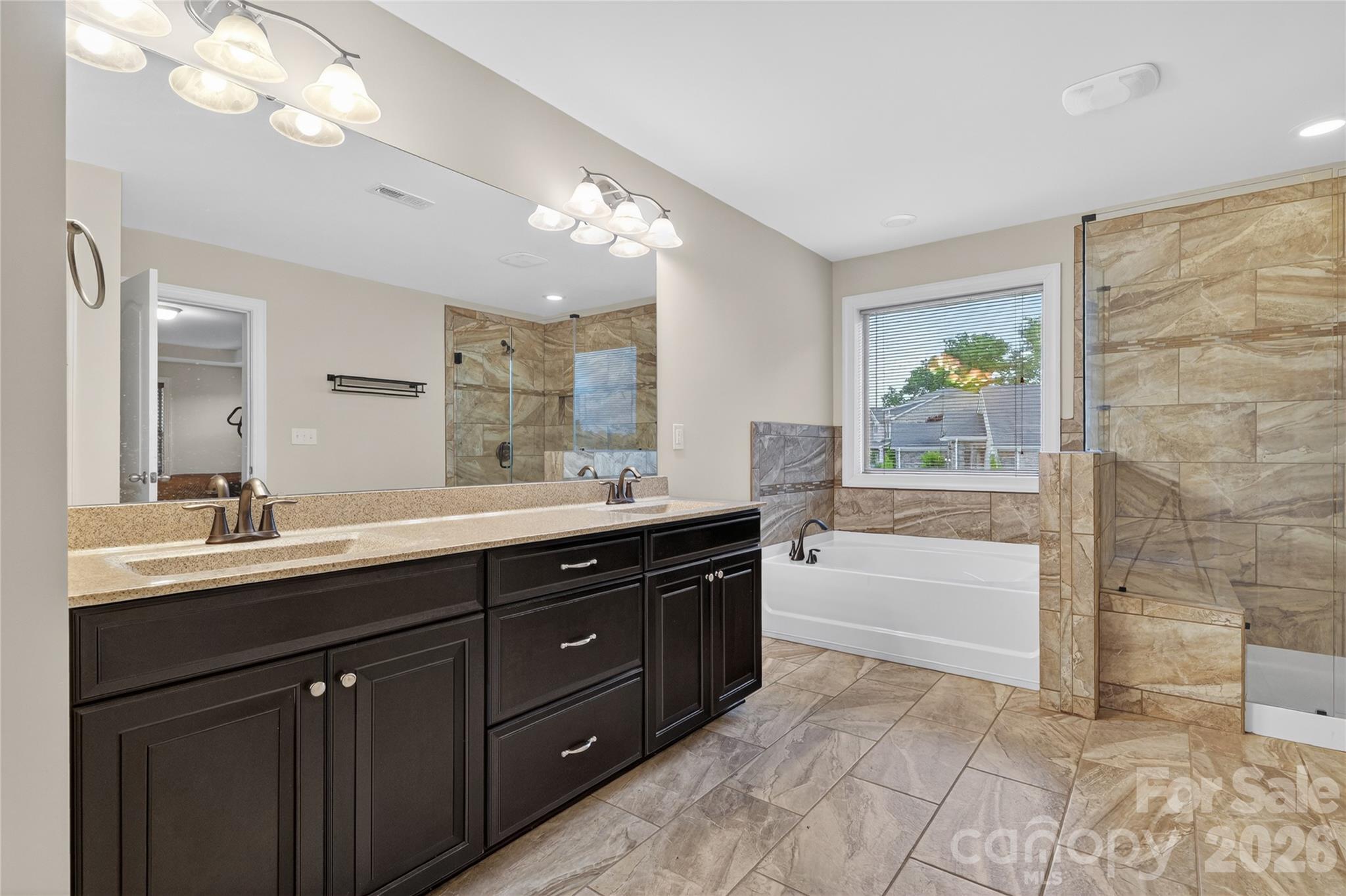 Single Family Residence at 726 Lingfield Lane, Waxhaw, photo 36 of 47