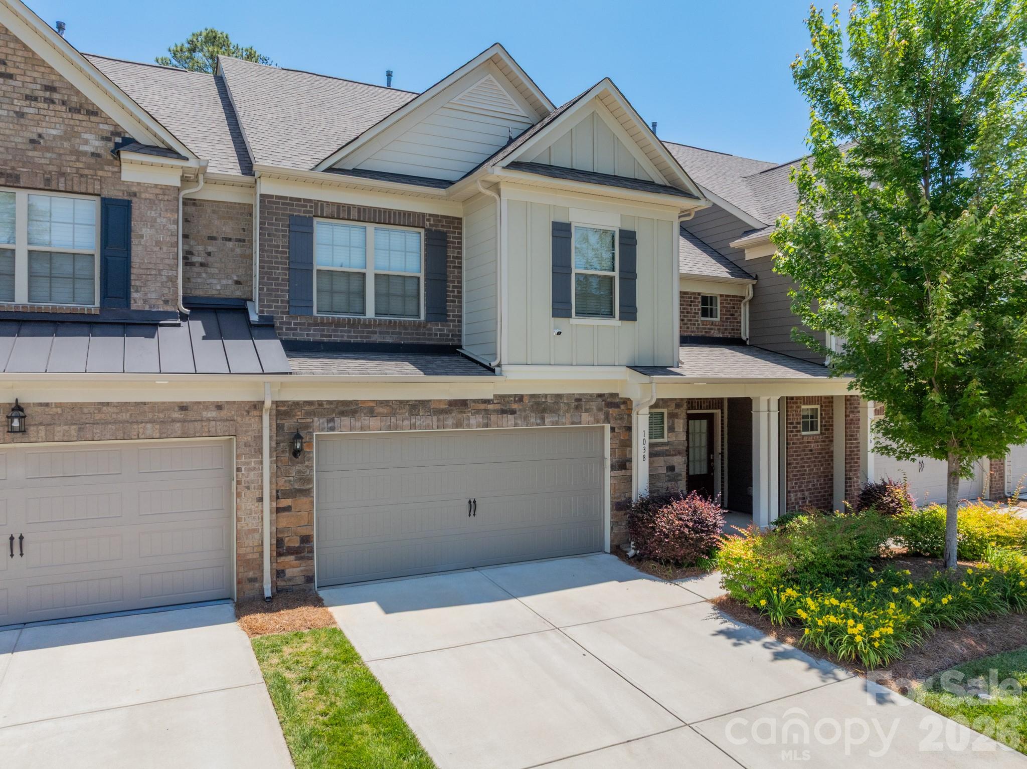 Townhouse at 1038 Crest Oak Lane, Fort Mill, photo 2 of 32