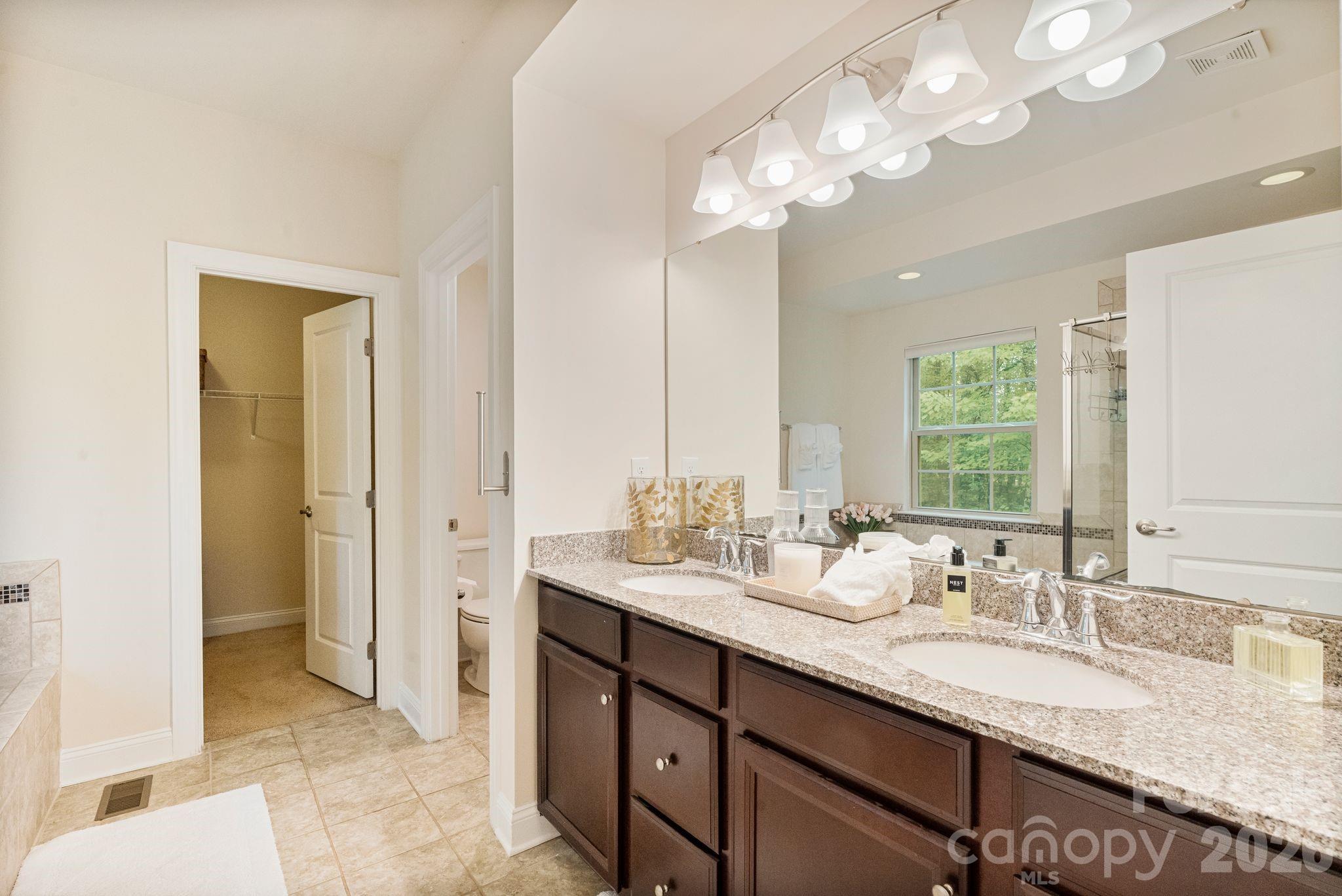 Single Family Residence at 237 Ashmore Circle, Troutman, photo 19 of 48