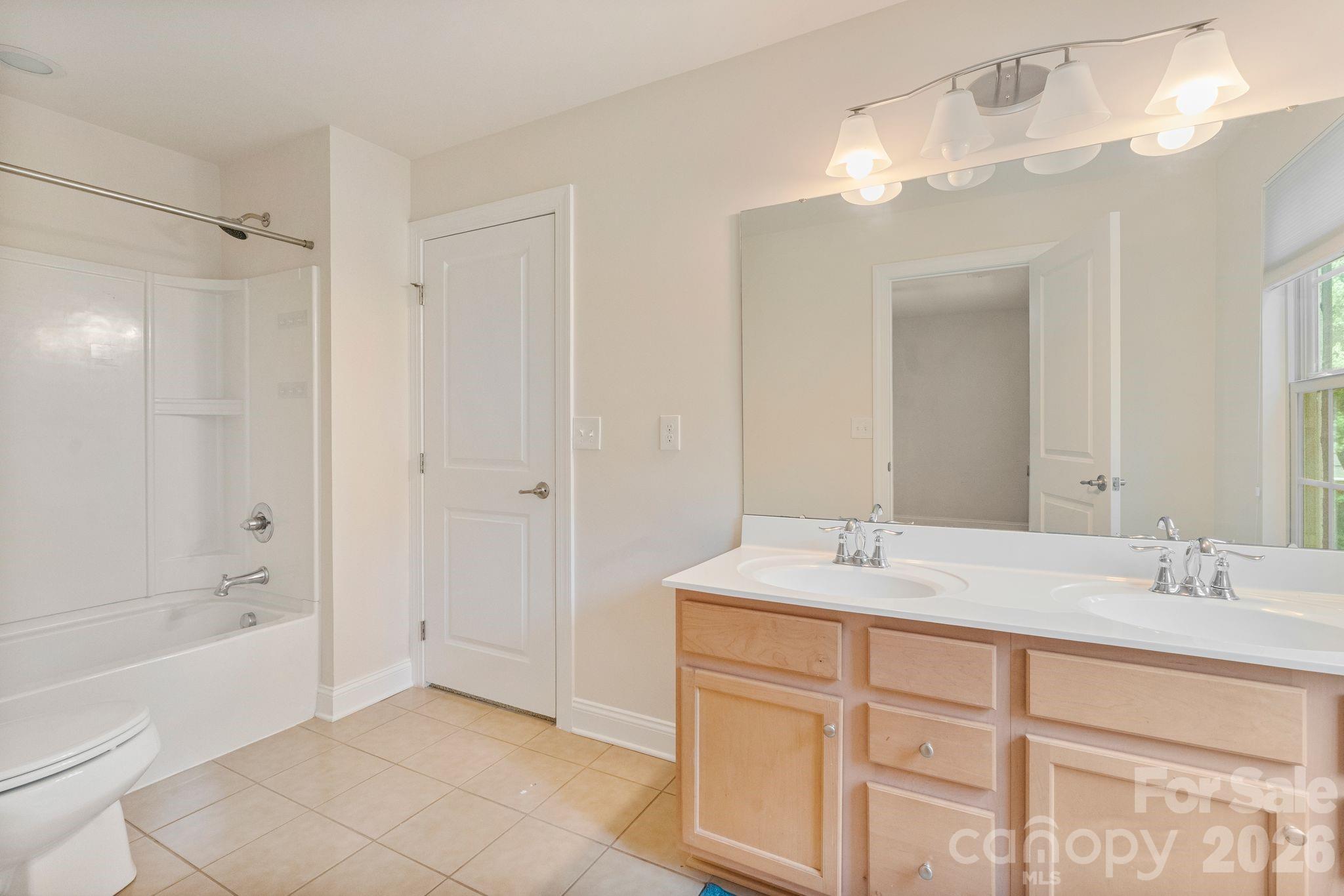 Single Family Residence at 237 Ashmore Circle, Troutman, photo 37 of 48