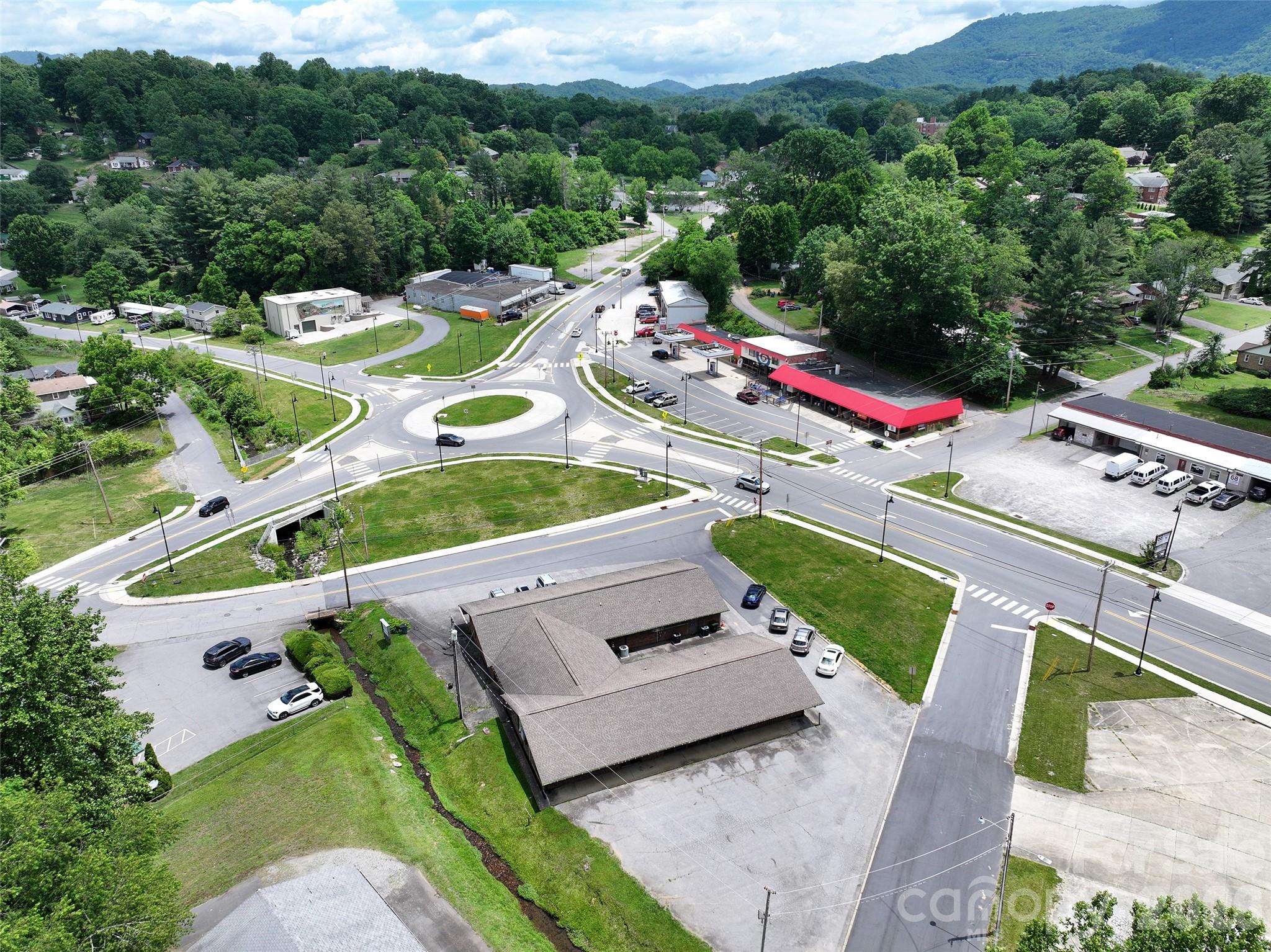 Retail at 34 Maple Street, Waynesville, photo 2 of 40