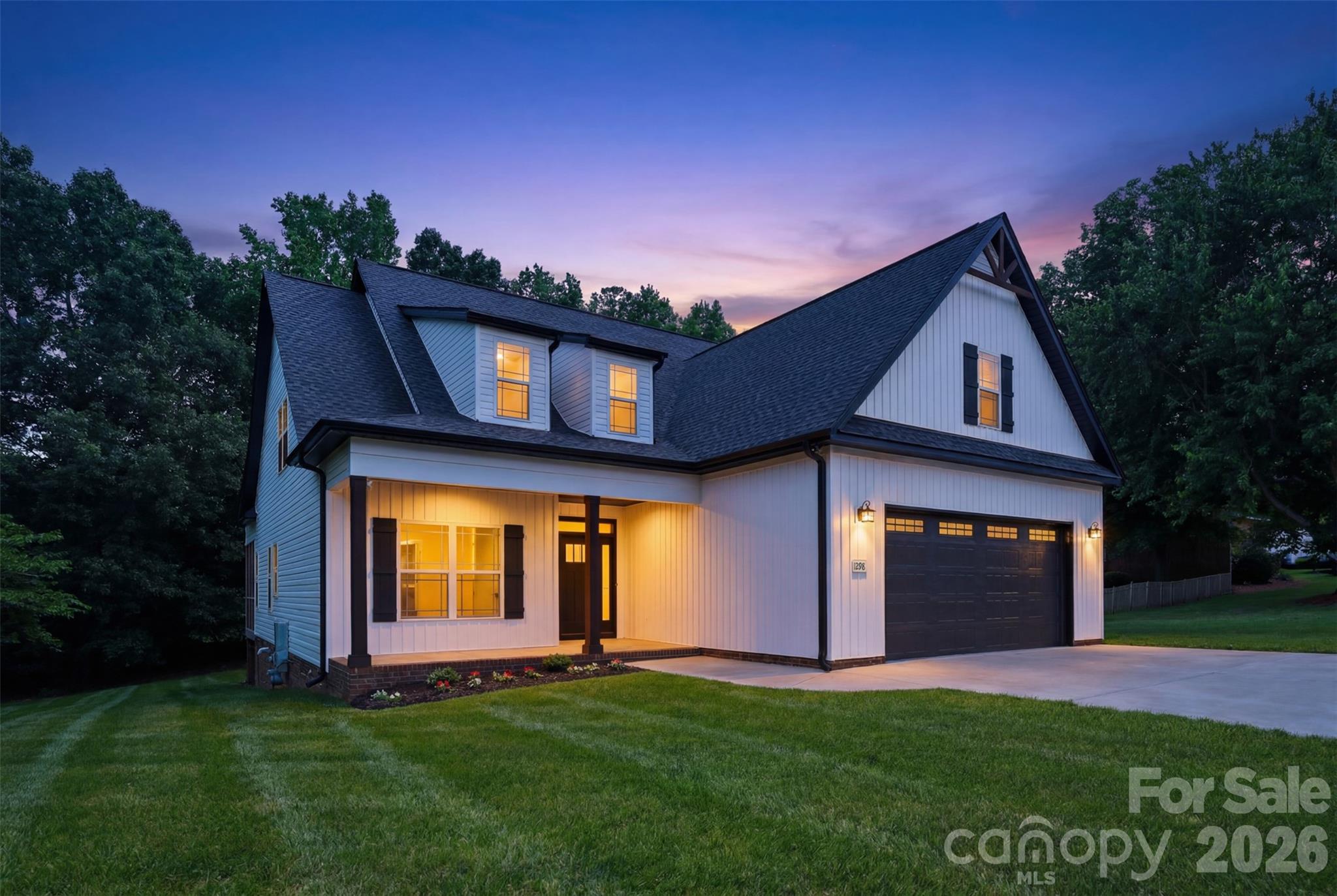 Your dream home awaits boasts two primary bedrooms on main! - 1298 Cole Avenue, Rock Hill