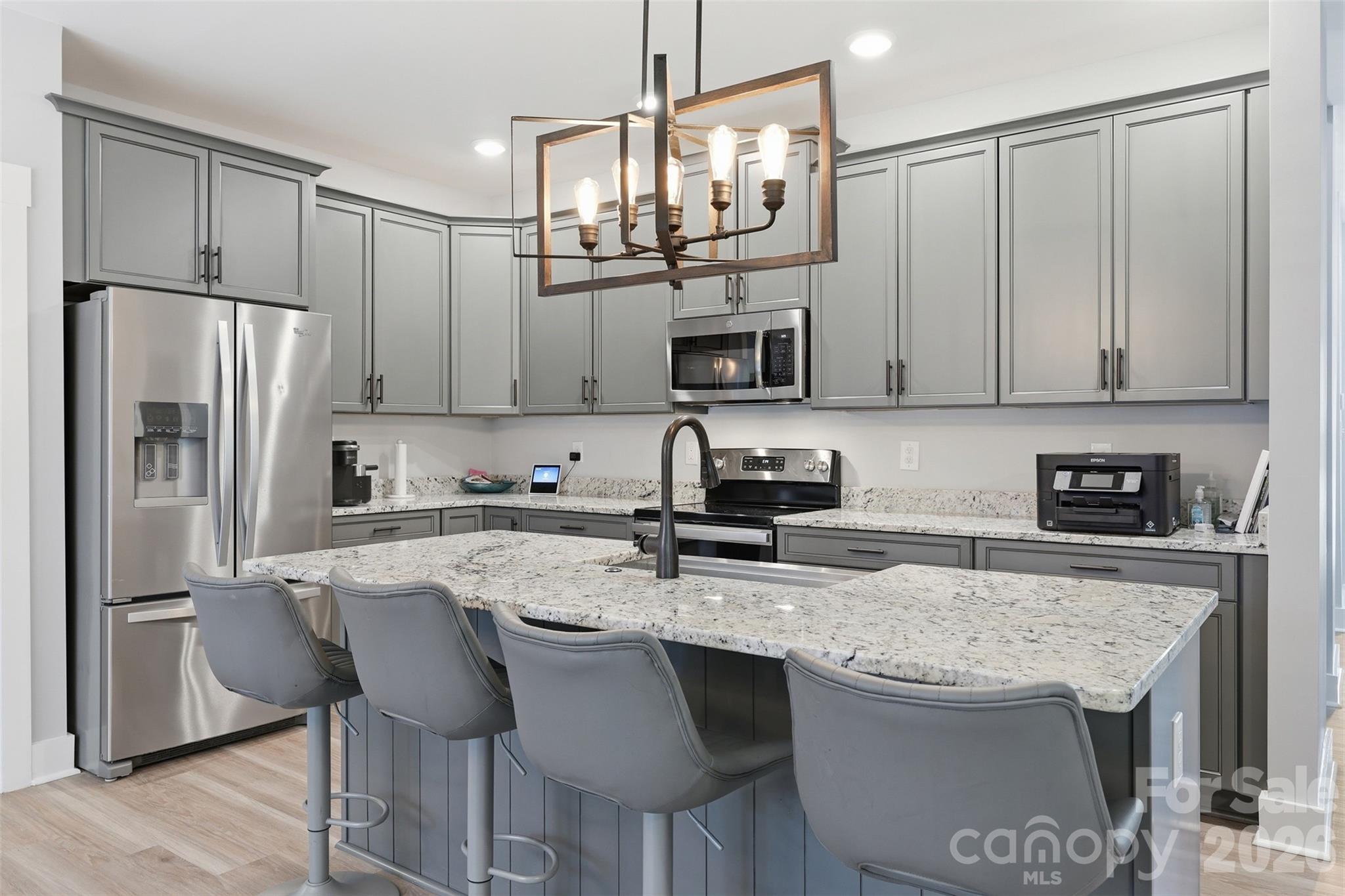 Eat-in bar for family and guests - 1298 Cole Avenue, Rock Hill
