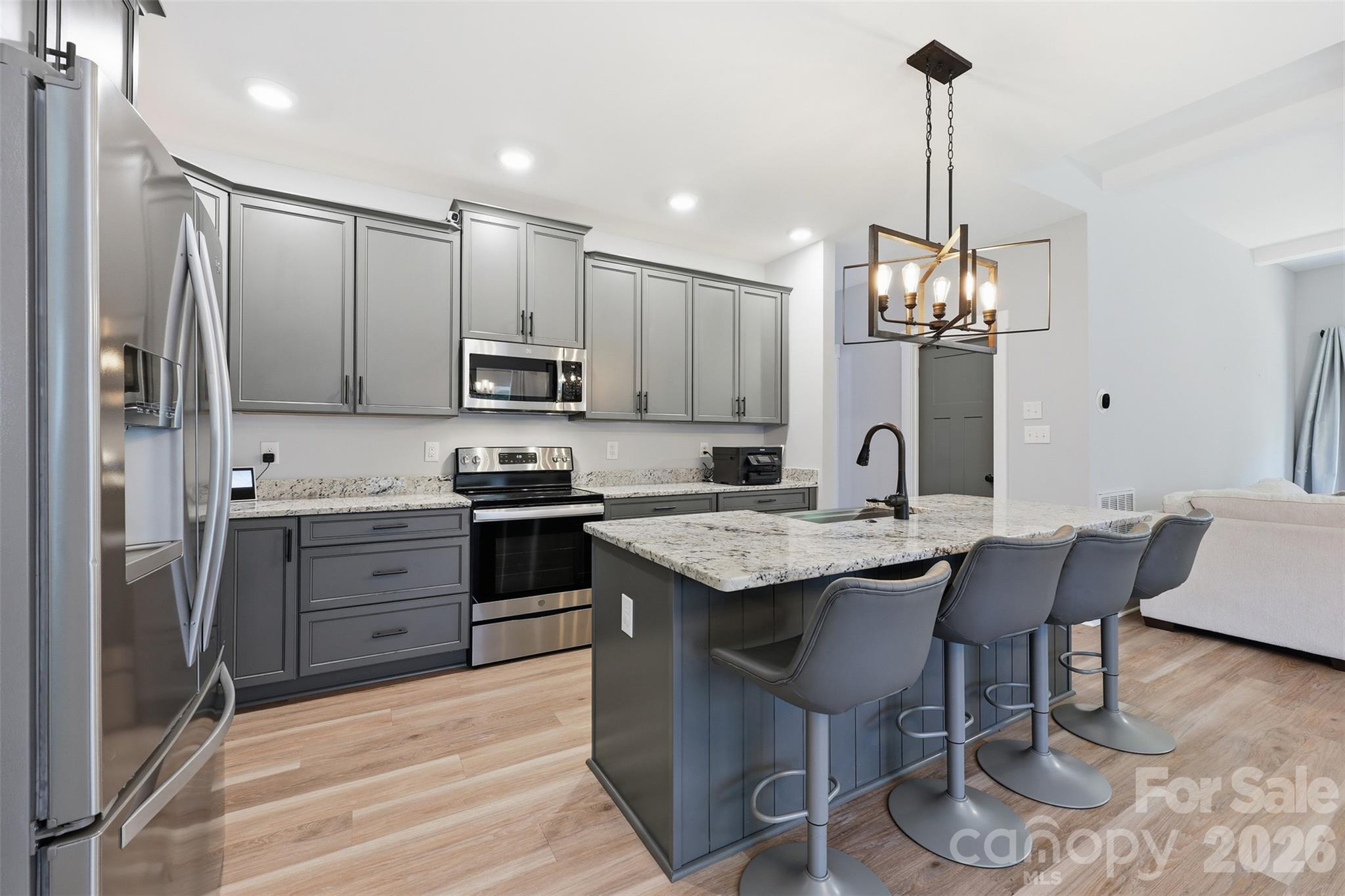 Functional gourmet kitchen with SS appliances - 1298 Cole Avenue, Rock Hill