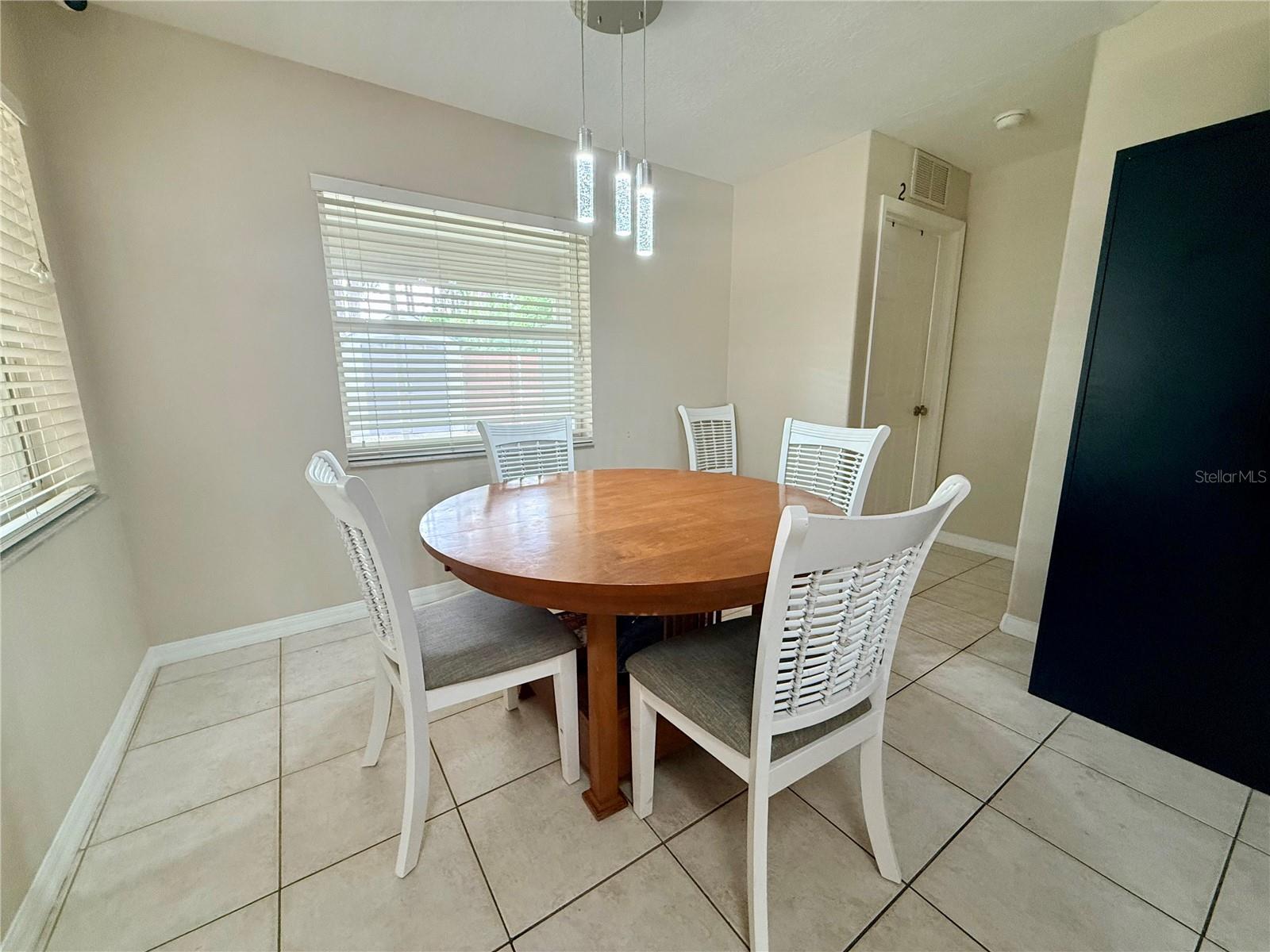 Breakfast nook - 18 BURNING VIEW LN, PALM COAST