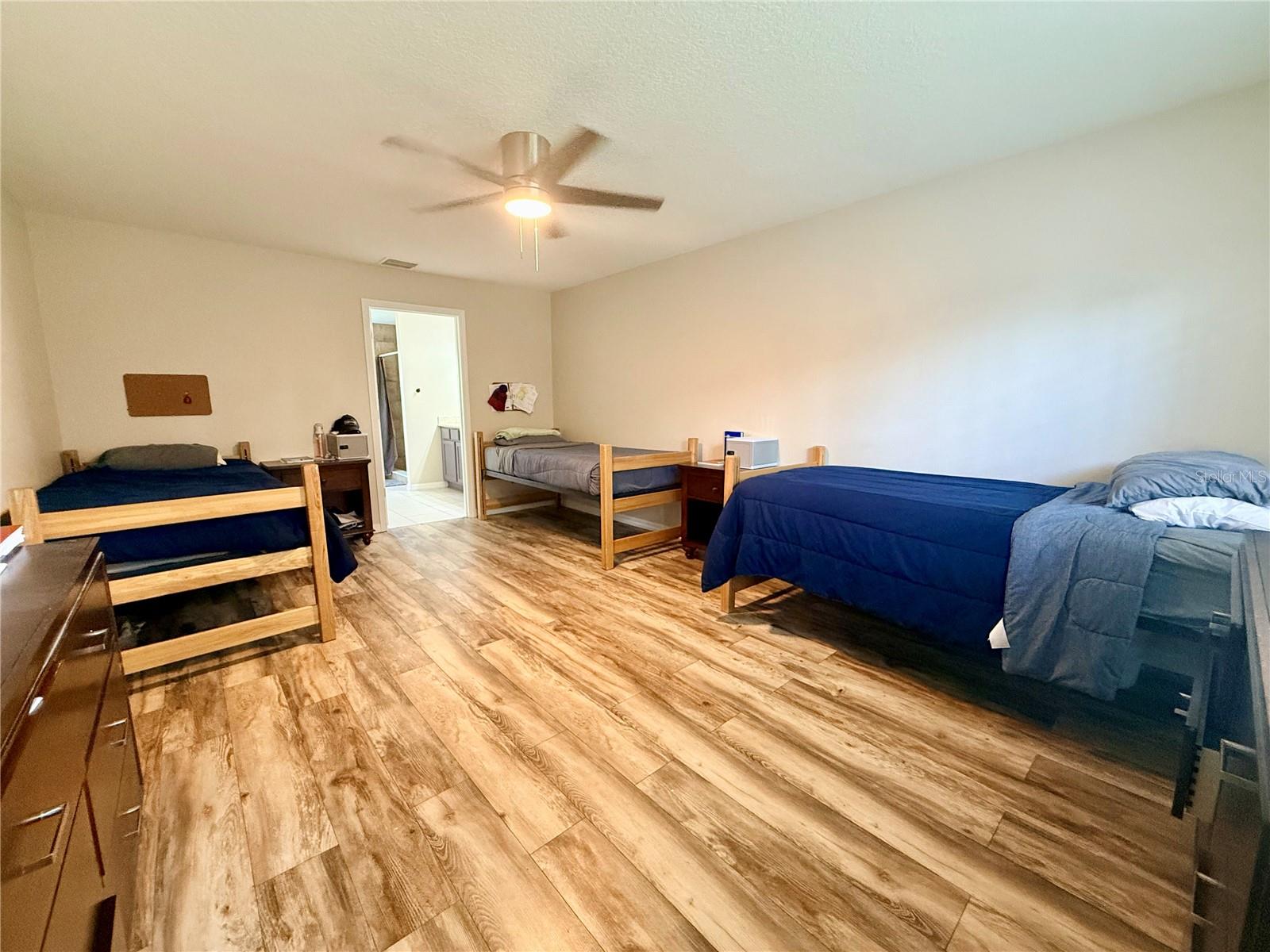 Primary bedroom downstairs - 18 BURNING VIEW LN, PALM COAST