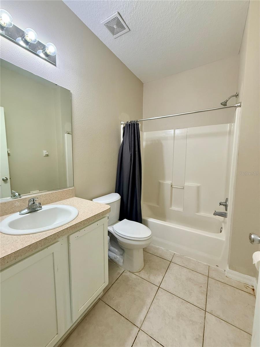 Primary bathroom upstairs - 18 BURNING VIEW LN, PALM COAST