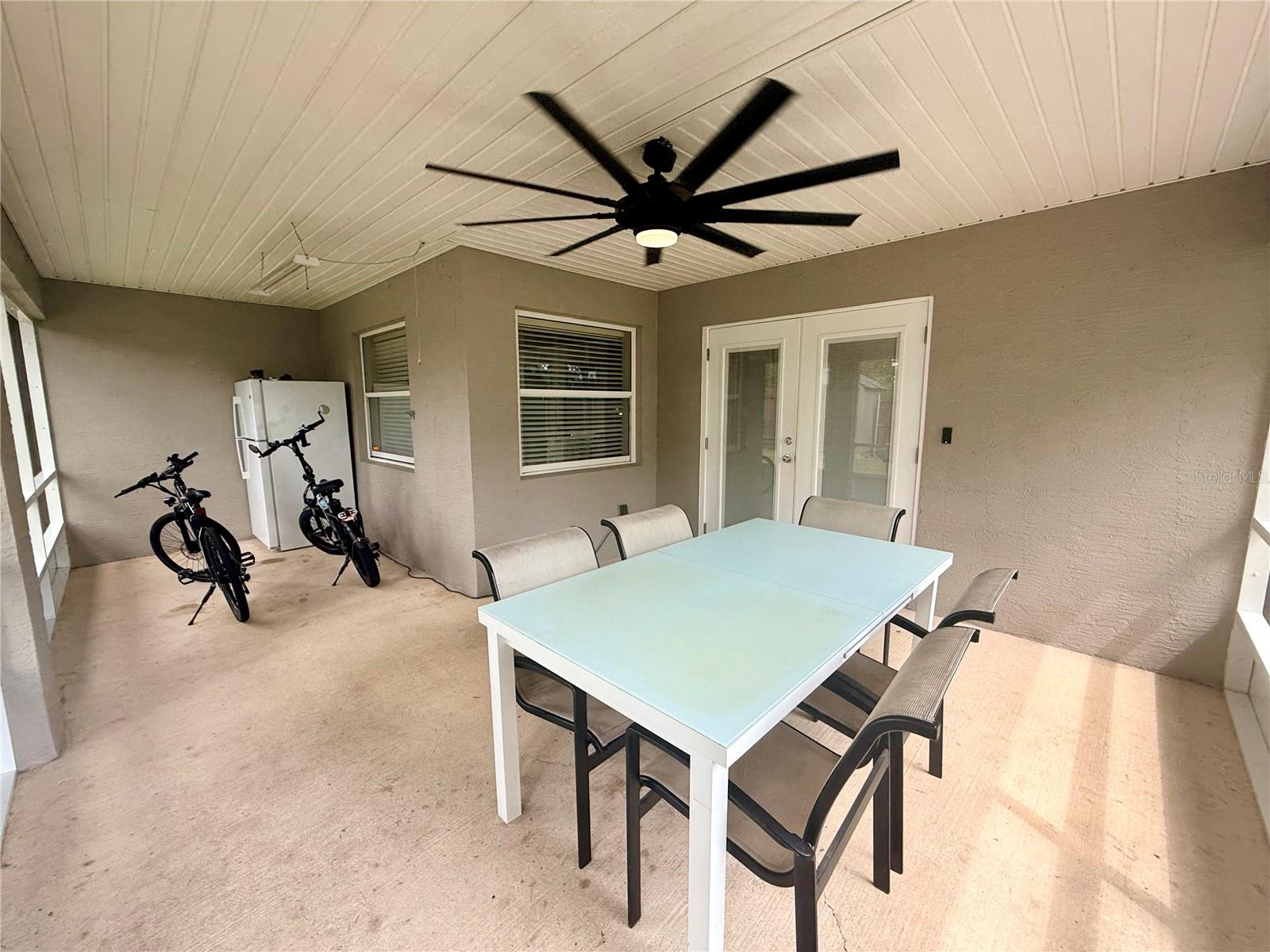 Rear screened in porch - 18 BURNING VIEW LN, PALM COAST