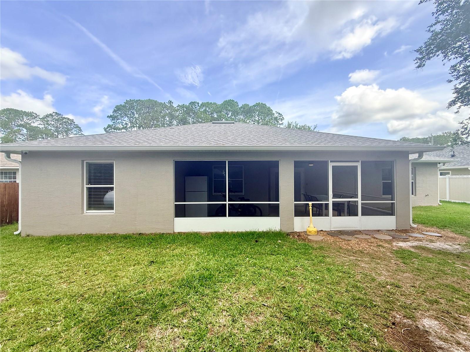 Rear view - 18 BURNING VIEW LN, PALM COAST