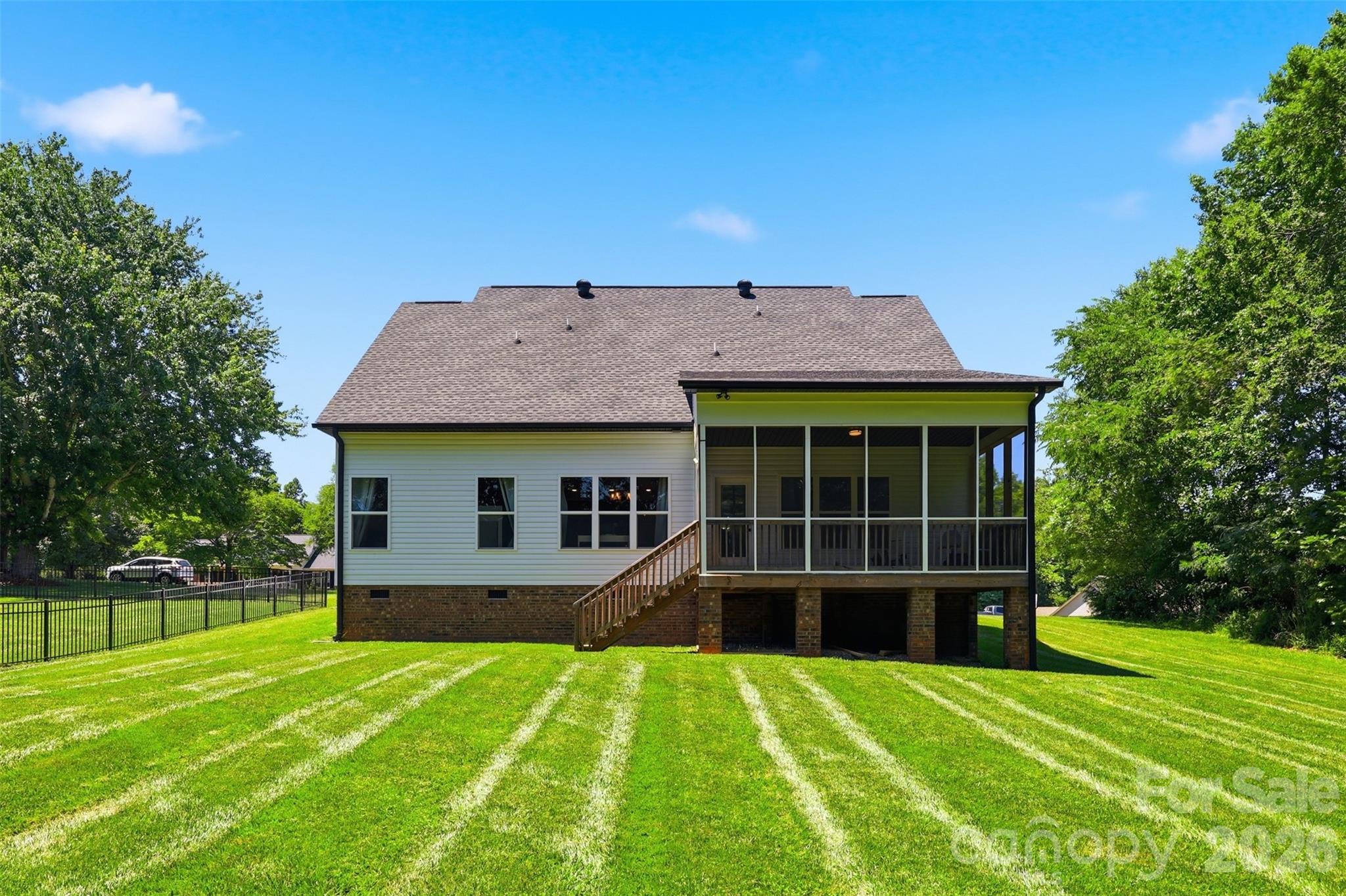 Sprawling backyard with beautiful lawn - 1298 Cole Avenue, Rock Hill