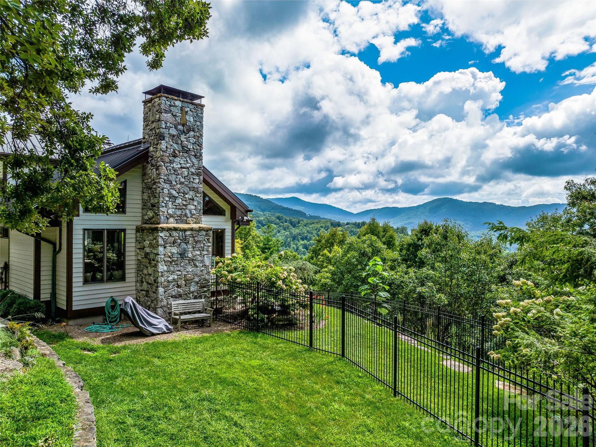 Single Family Residence at 10 Beaverbrook Court, Asheville, photo 36 of 48