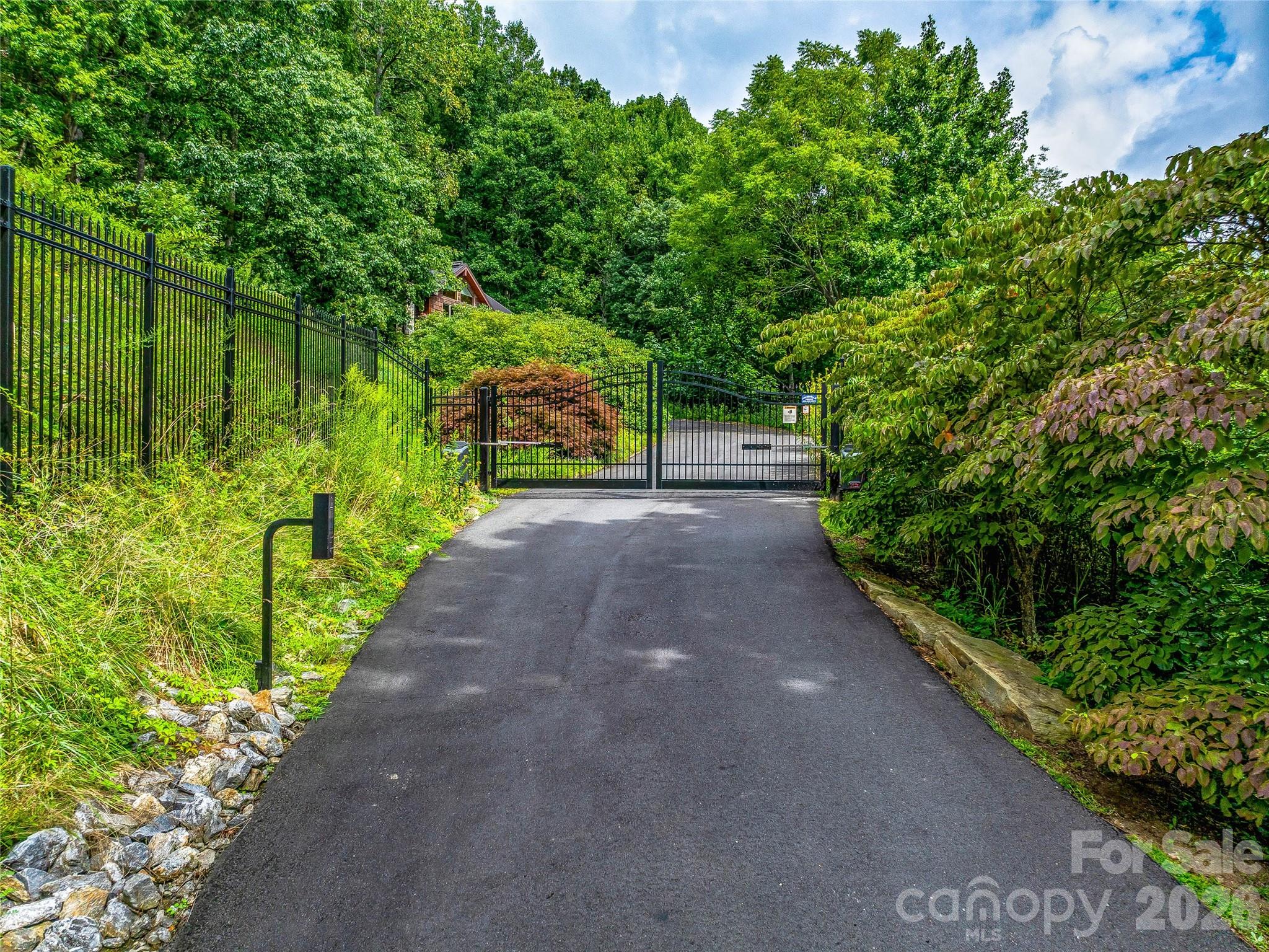 Internet monitored and controlled security gate - 10 Beaverbrook Court, Asheville