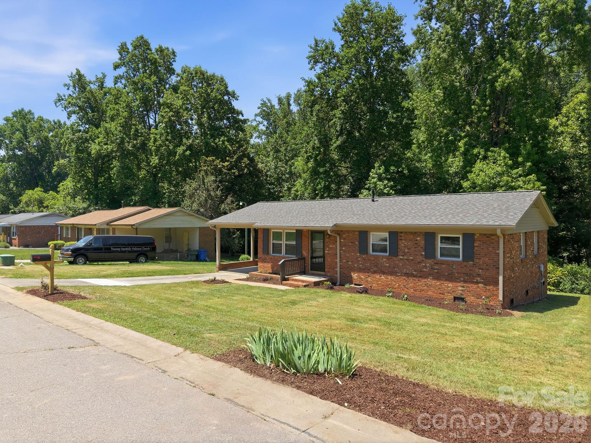 Single Family Residence at 413 E Mclelland Avenue, Mooresville, photo 30 of 32