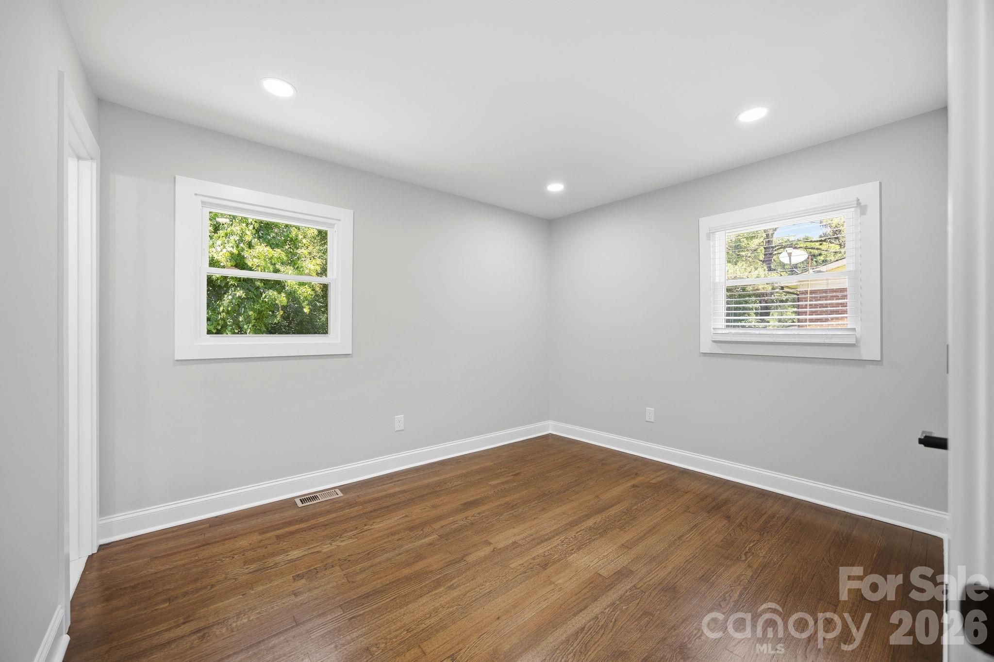 Beautiful Primary Suite - 413 E Mclelland Avenue, Mooresville