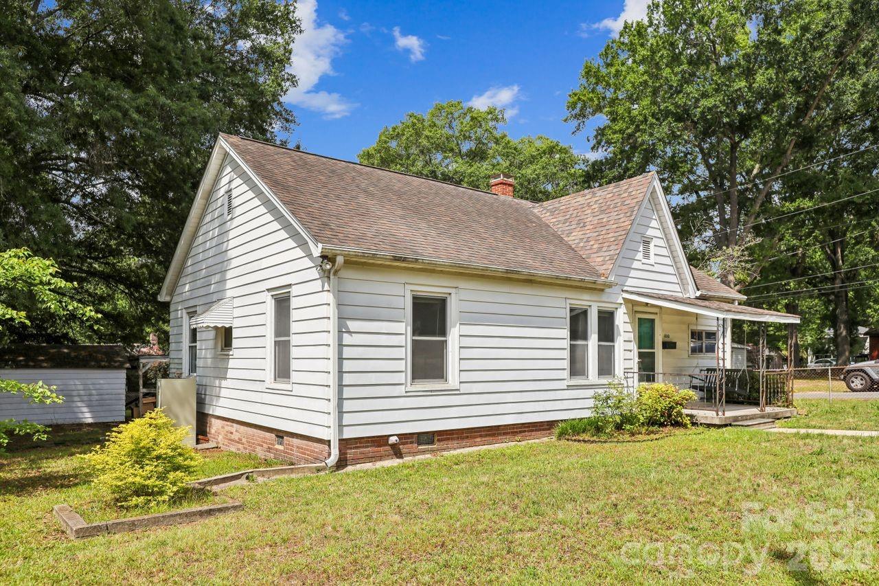 Single Family Residence at 1010 Desoto Avenue, Kannapolis, photo 4 of 46