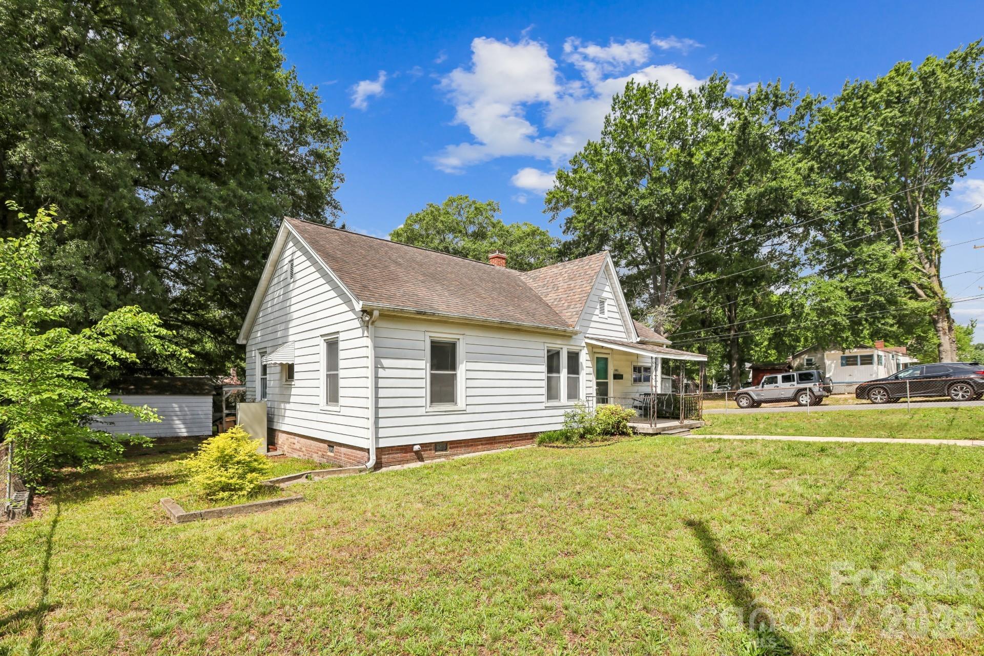 Single Family Residence at 1010 Desoto Avenue, Kannapolis, photo 5 of 46