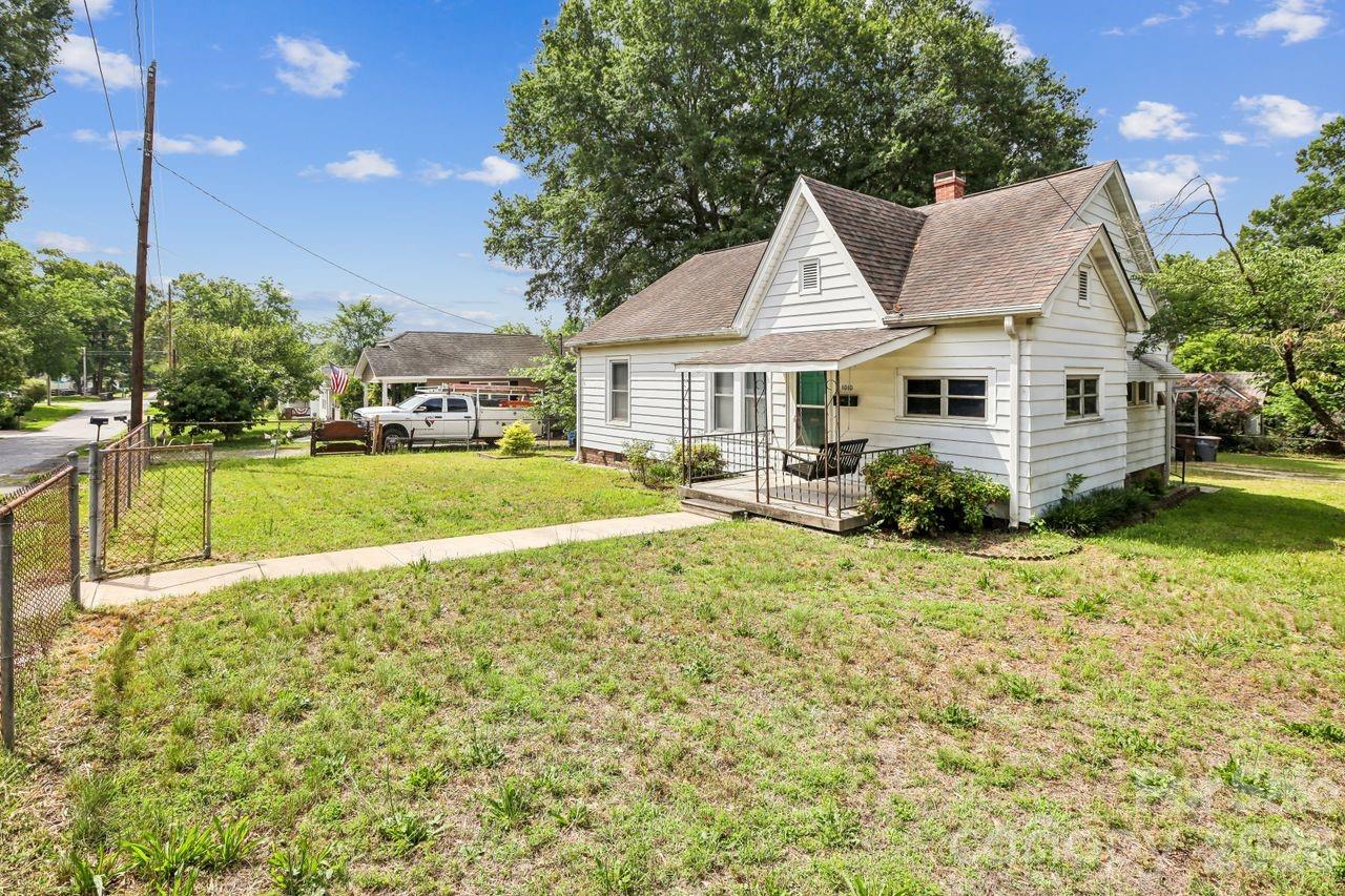 Single Family Residence at 1010 Desoto Avenue, Kannapolis, photo 6 of 46