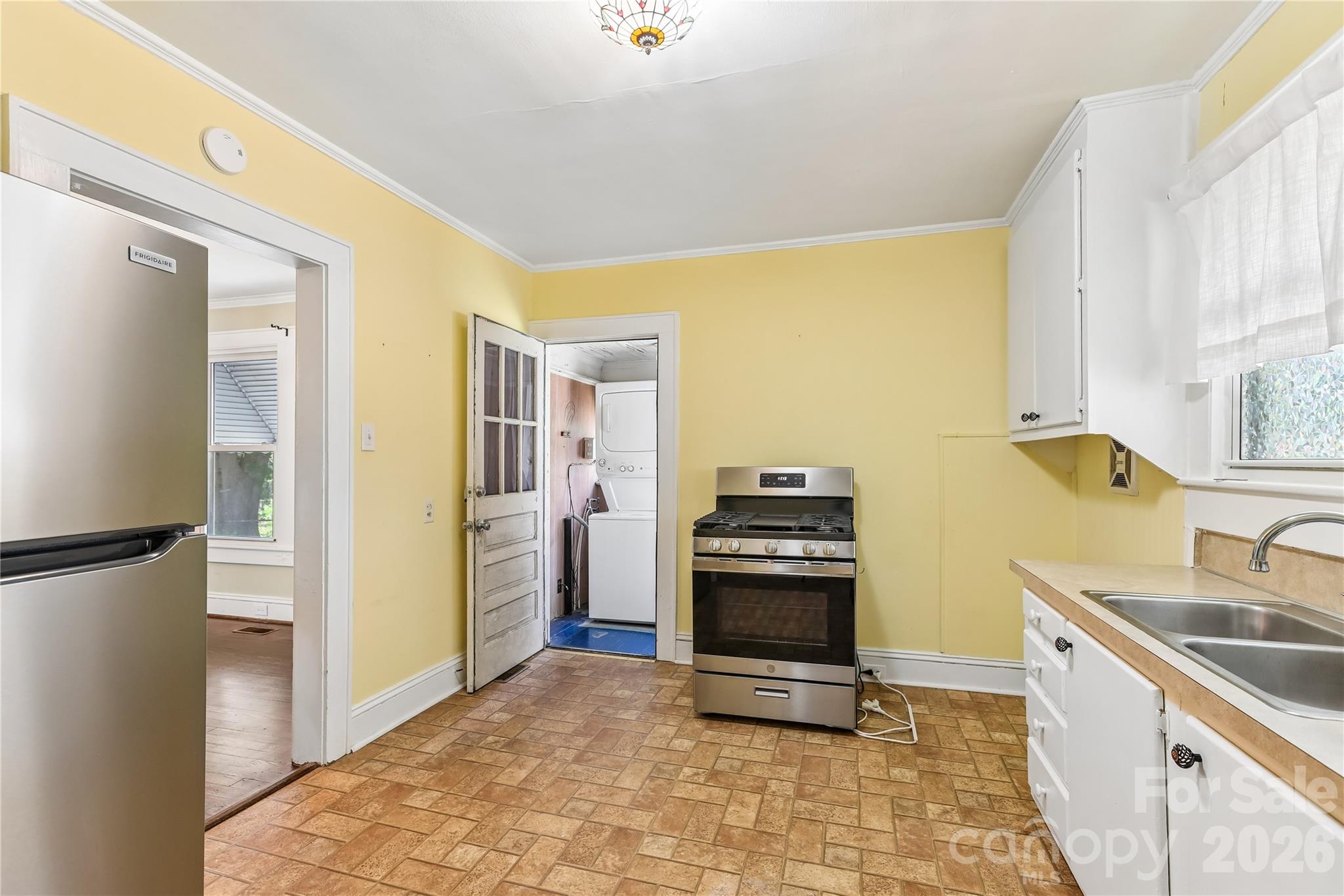 Quaint Kitchen - 1010 Desoto Avenue, Kannapolis