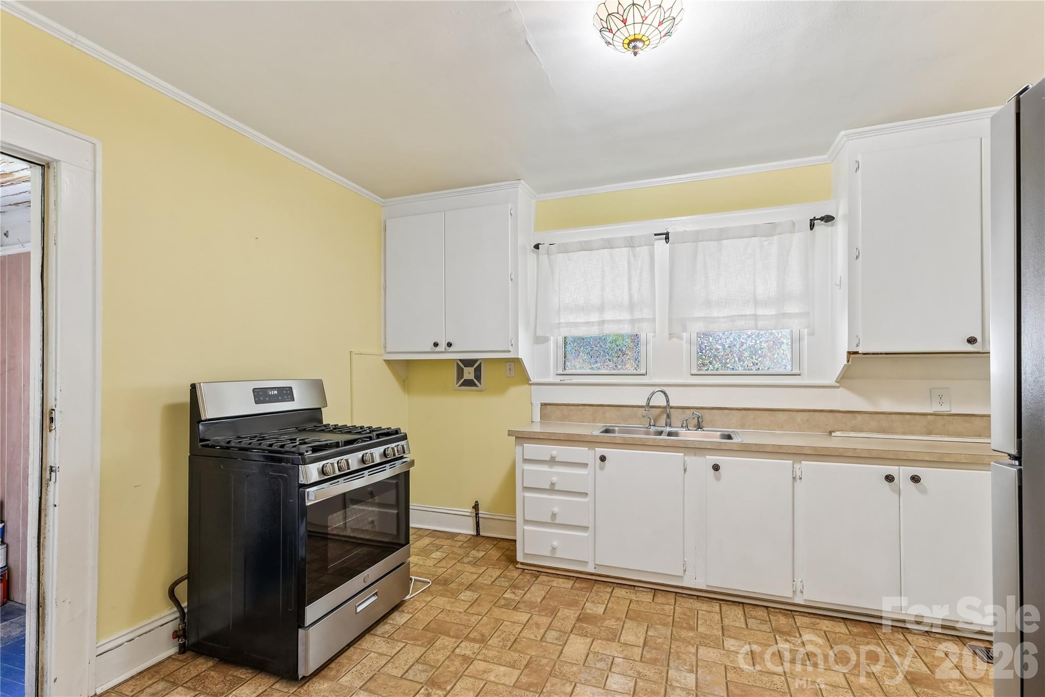Quaint Kitchen - 1010 Desoto Avenue, Kannapolis