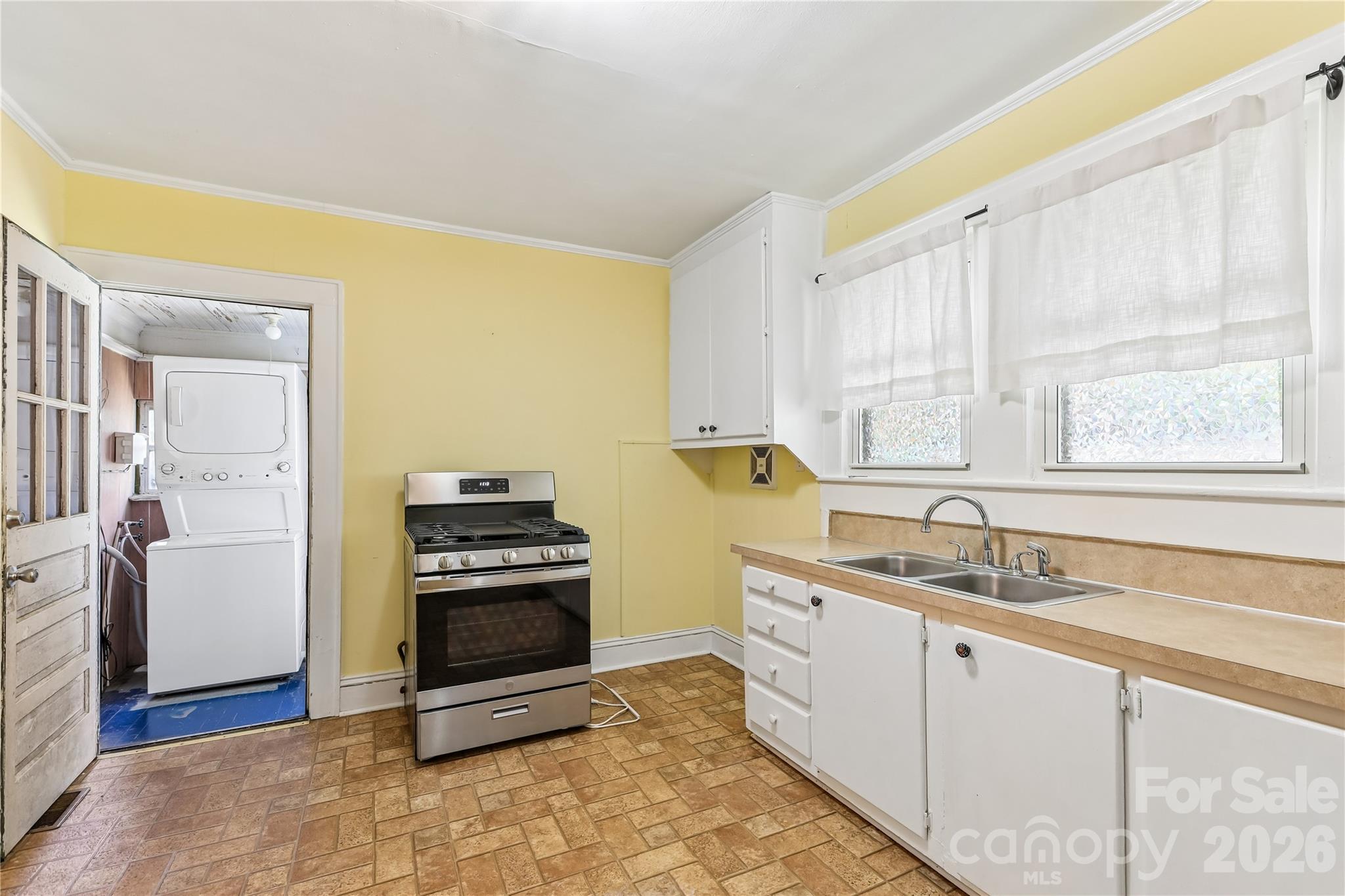 Quaint Kitchen - 1010 Desoto Avenue, Kannapolis