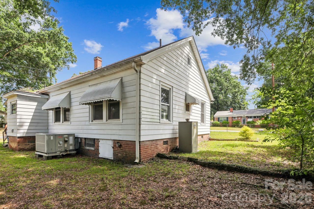 Single Family Residence at 1010 Desoto Avenue, Kannapolis, photo 37 of 46