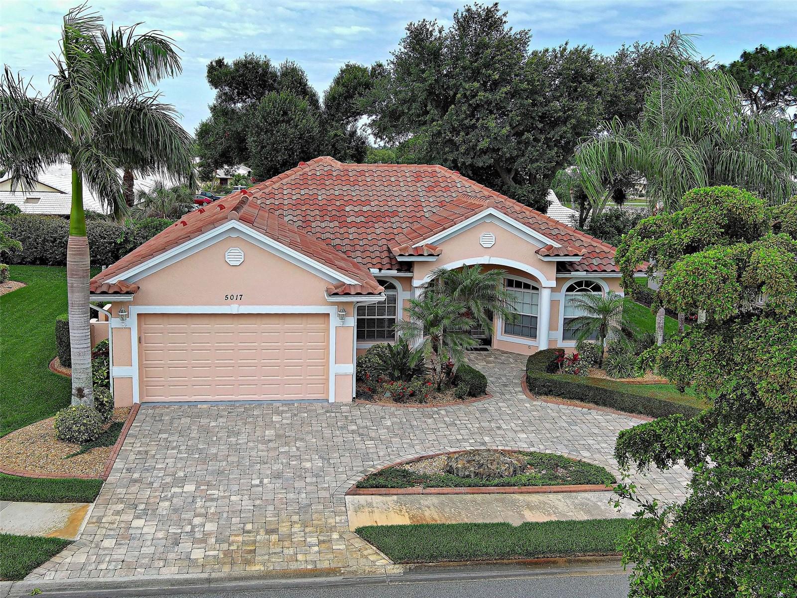Beautiful Curb Appeal - 5017 BELLA TERRA DR, VENICE
