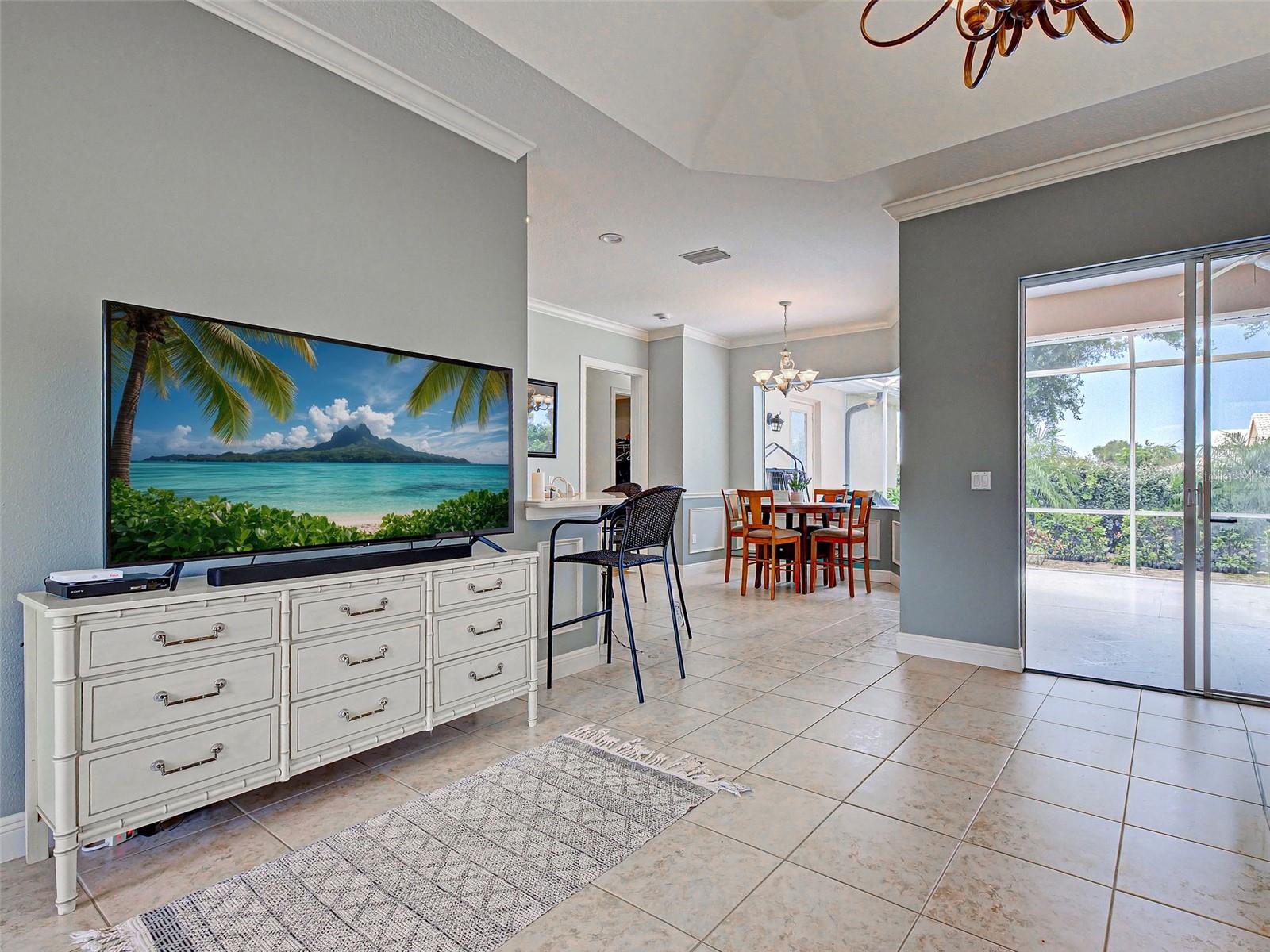 10 Ft Tray Ceiling and Crown Molding Throughout - 5017 BELLA TERRA DR, VENICE