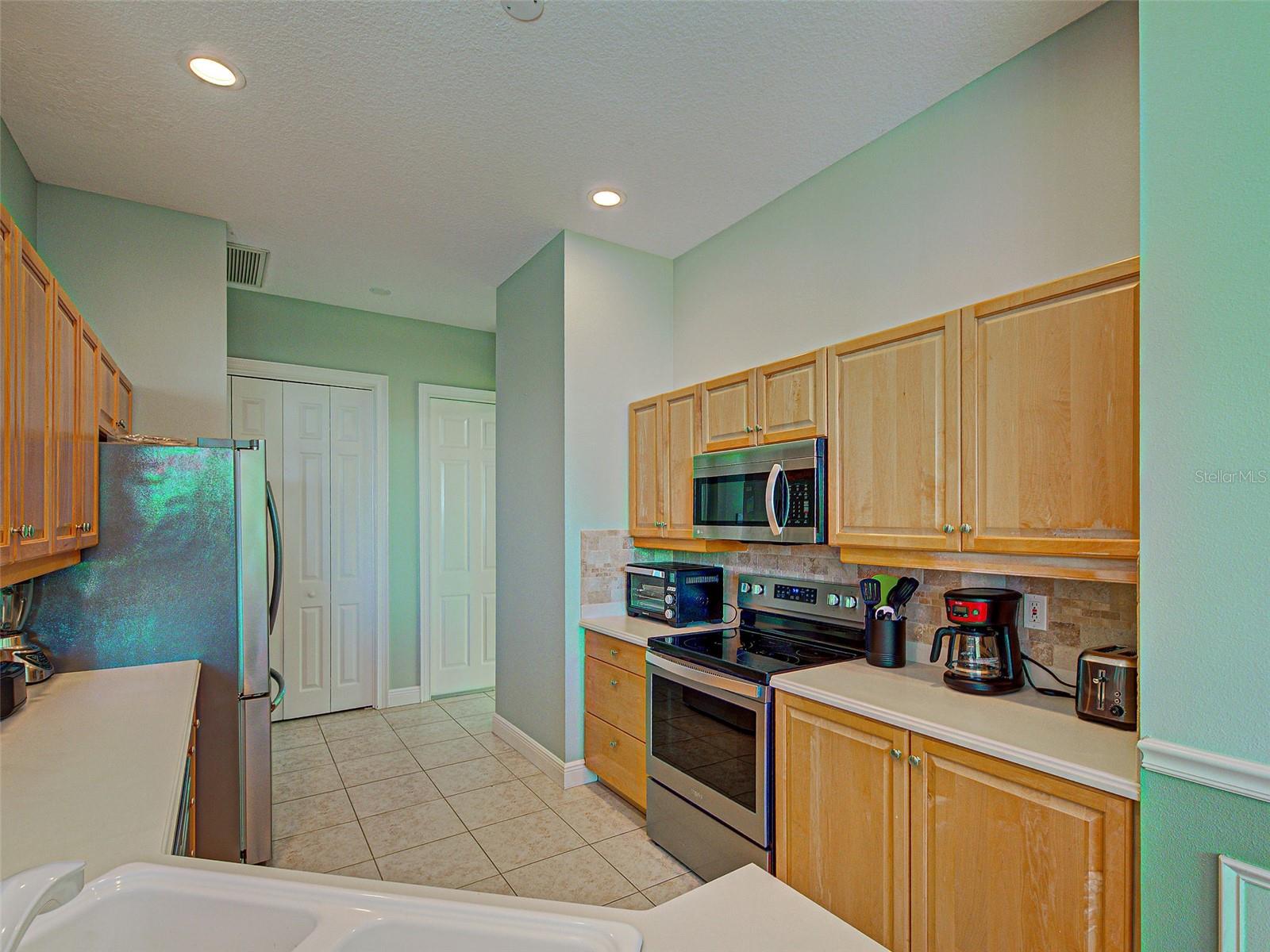 Single Family Residence at 5017 BELLA TERRA DR, VENICE, photo 23 of 82