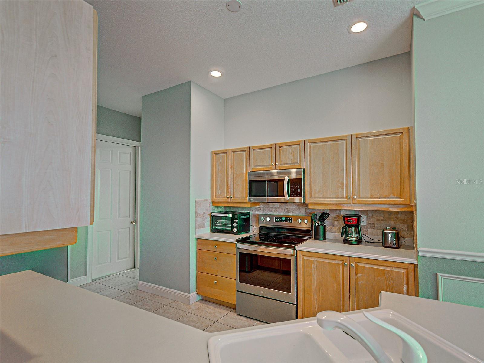 Single Family Residence at 5017 BELLA TERRA DR, VENICE, photo 25 of 82