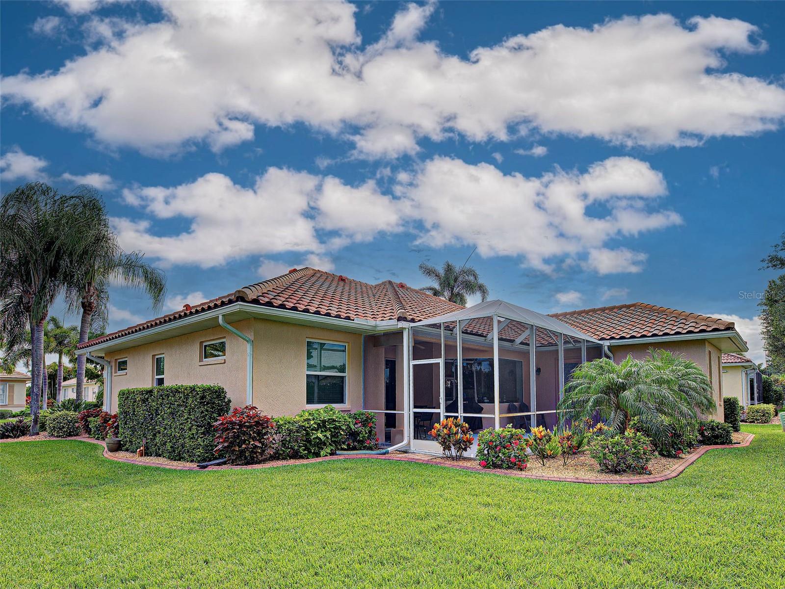 Professionally Landscaped - 5017 BELLA TERRA DR, VENICE