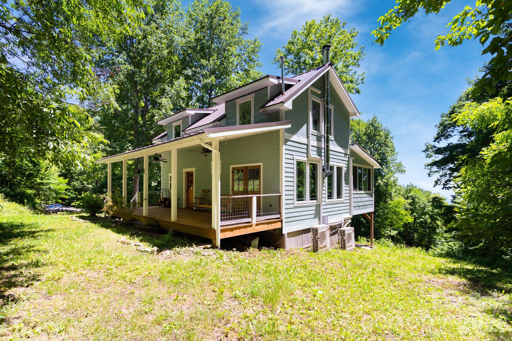 Single Family Residence at 1621 Upward Way, Waynesville, photo 4 of 28