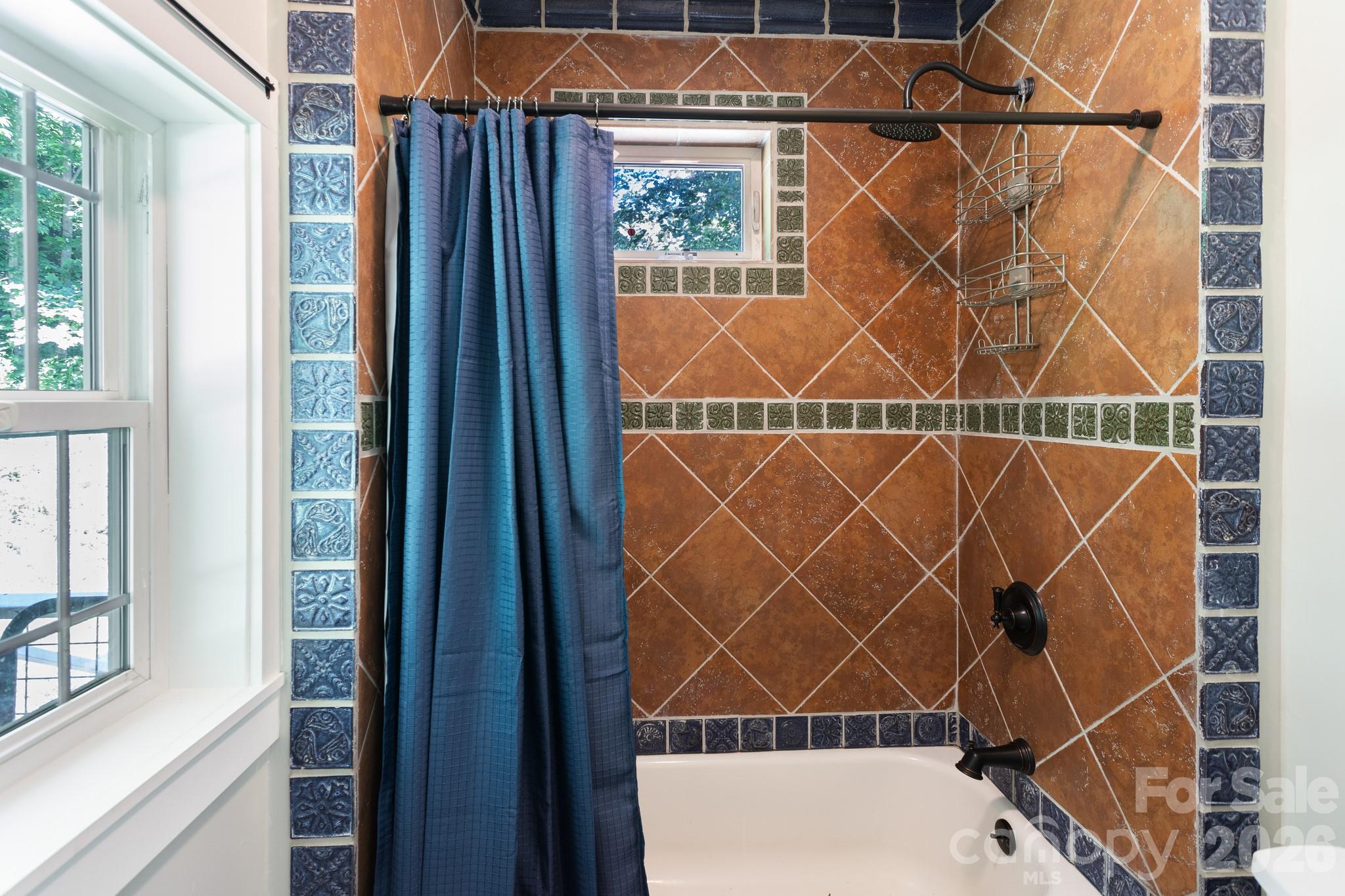 Main Level Full Bathroom - 1621 Upward Way, Waynesville