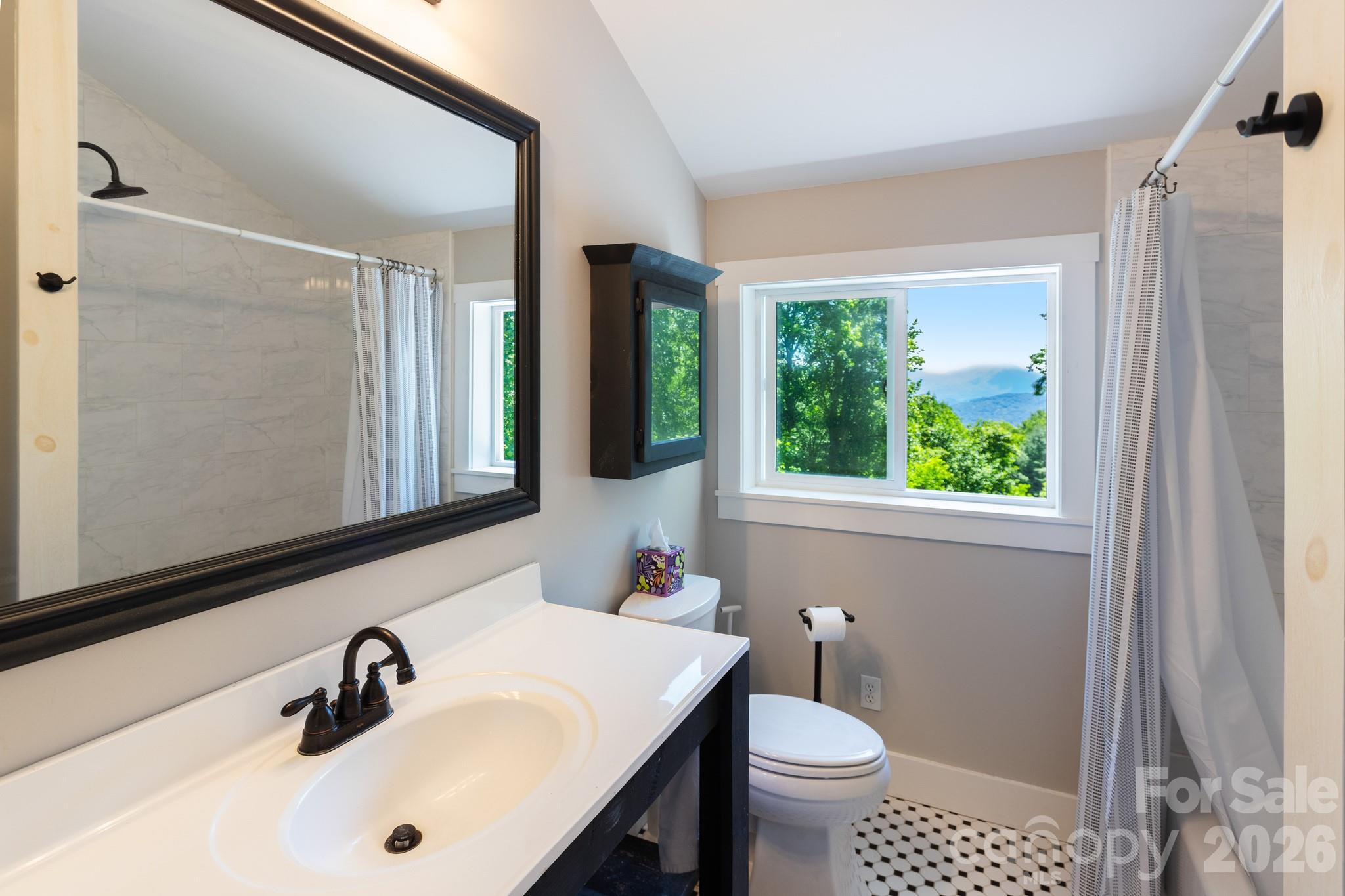 Upstairs Full Bath - 1621 Upward Way, Waynesville