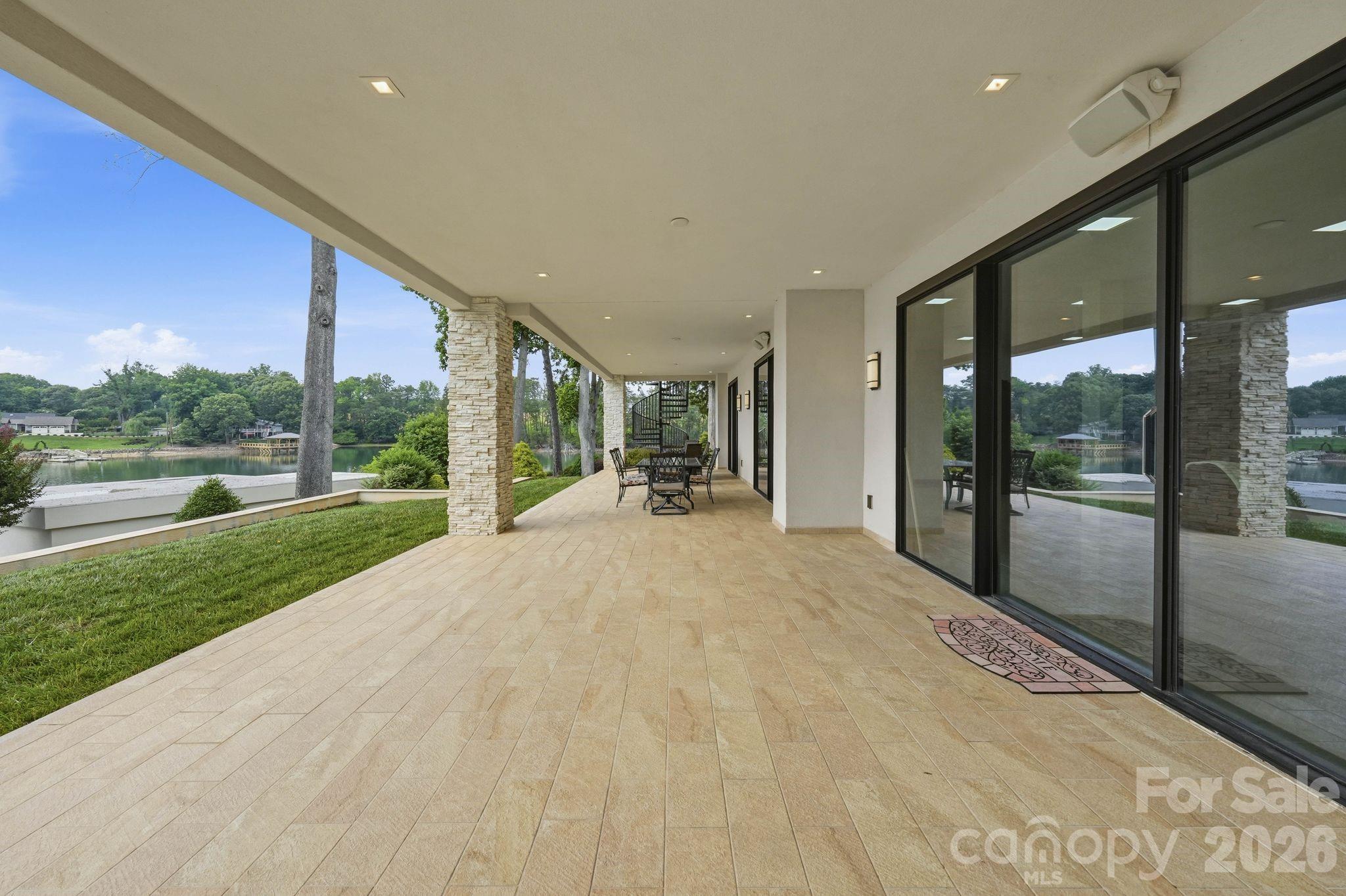 Single Family Residence at 7272 Lynbrook Circle, Denver, photo 15 of 39