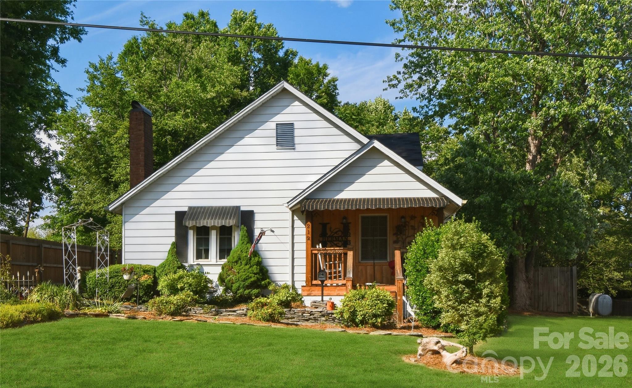 212 Sharon Avenue NW