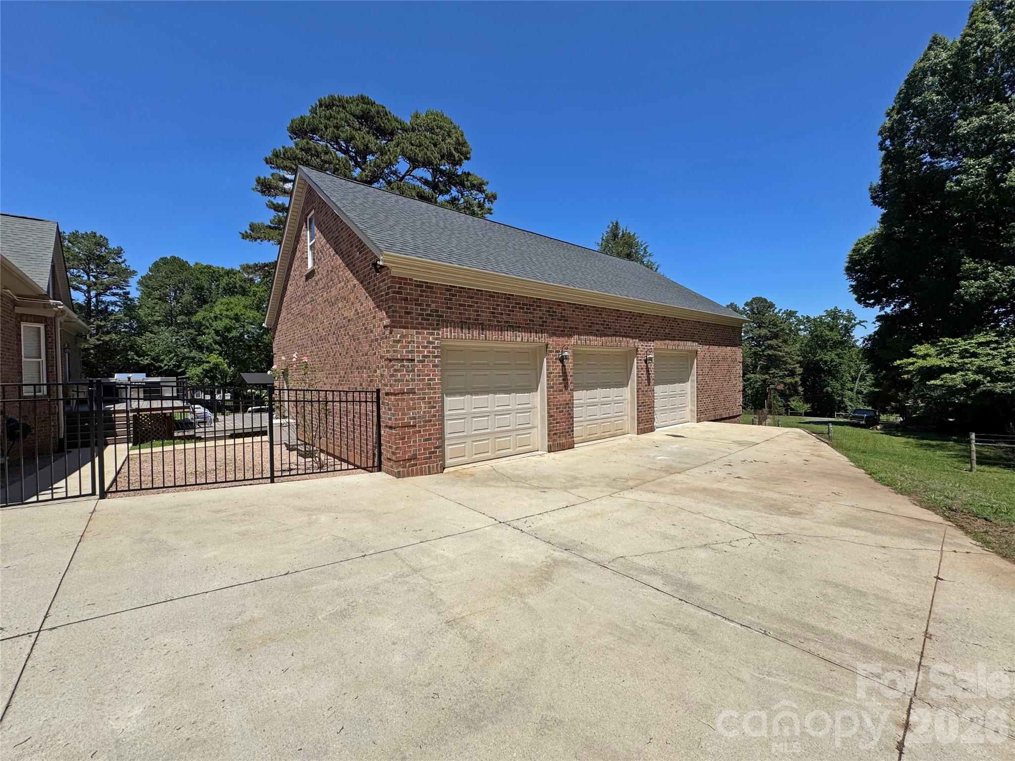 Well-Equipped Detached Garage/Auto Shop - 132 Monarch Lane, Mooresville