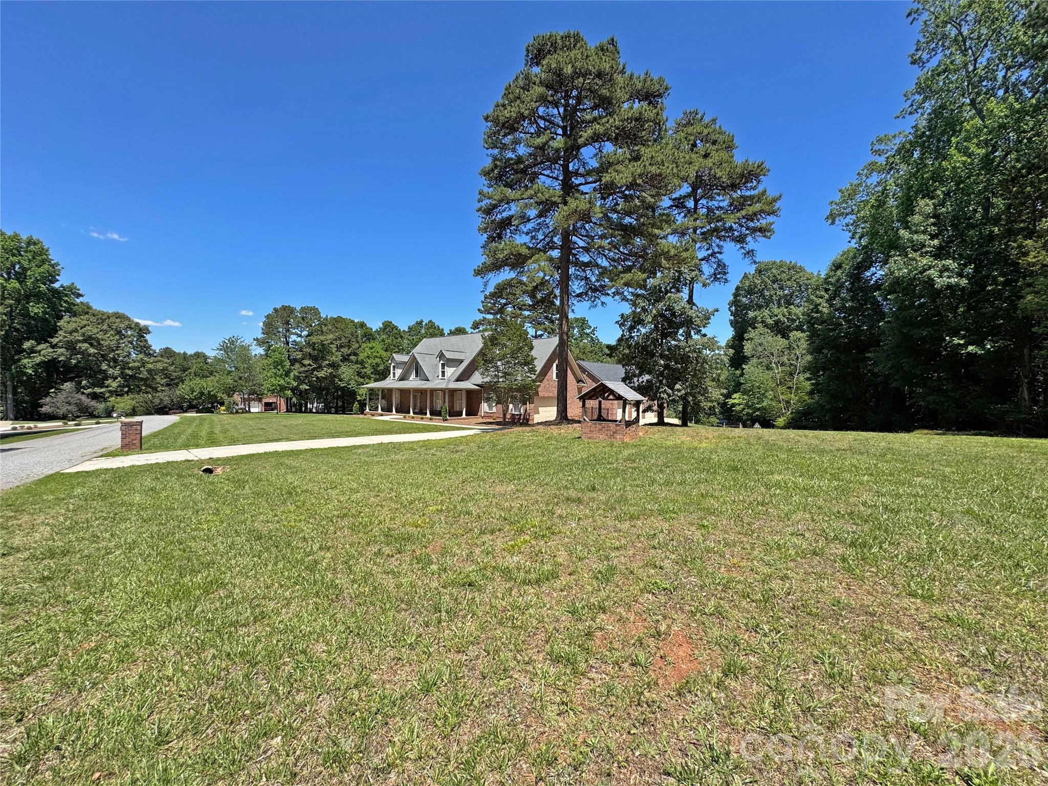 Small Neighborhood with Estate Sized Lots for Nice Privacy - 132 Monarch Lane, Mooresville