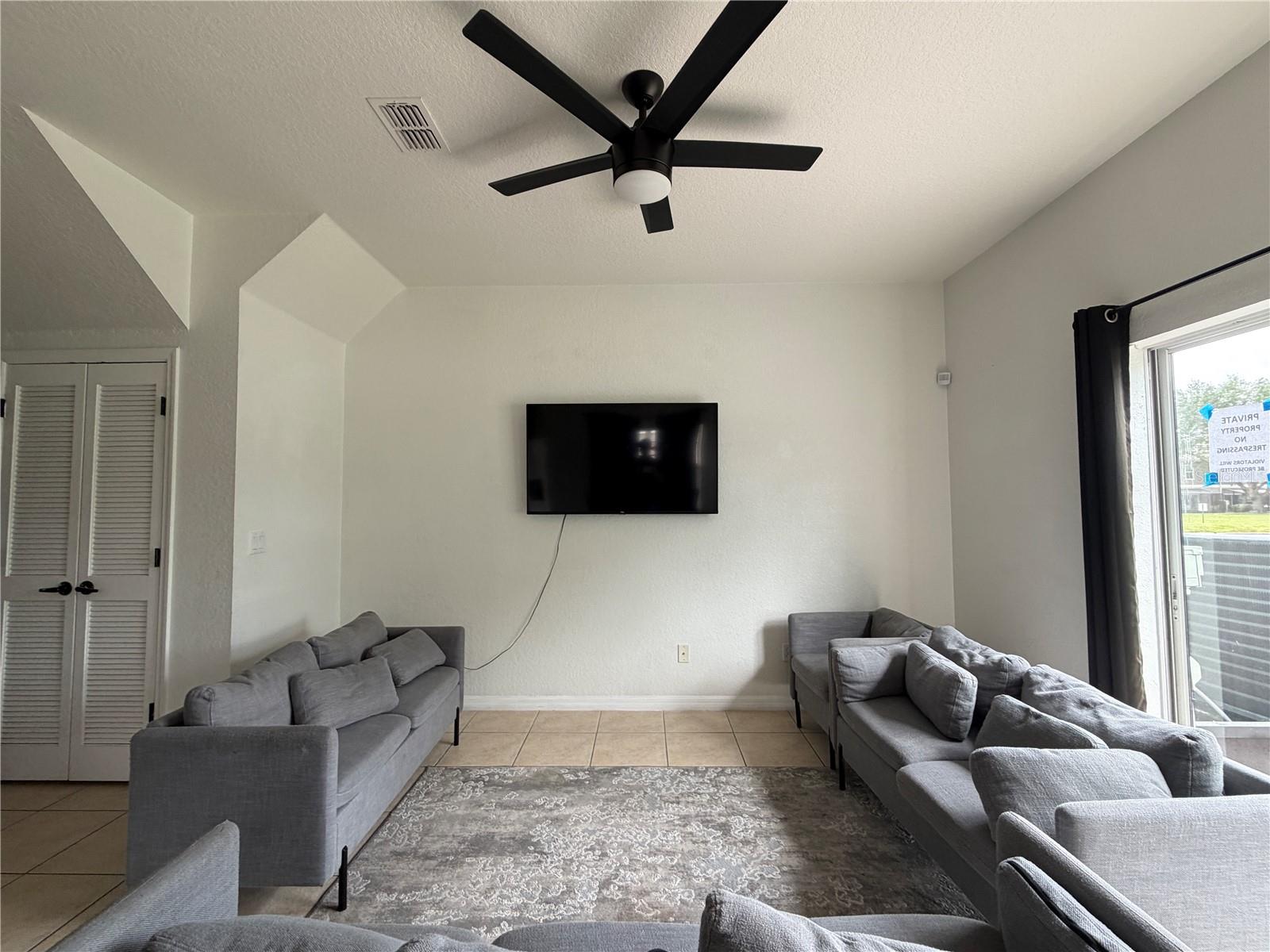 Townhouse at 2425 CARAVELLE CIR, KISSIMMEE, photo 14 of 37