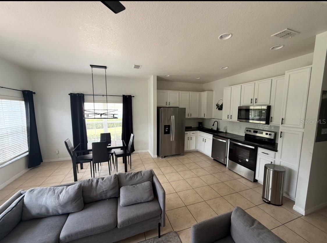 Townhouse at 2425 CARAVELLE CIR, KISSIMMEE, photo 17 of 37