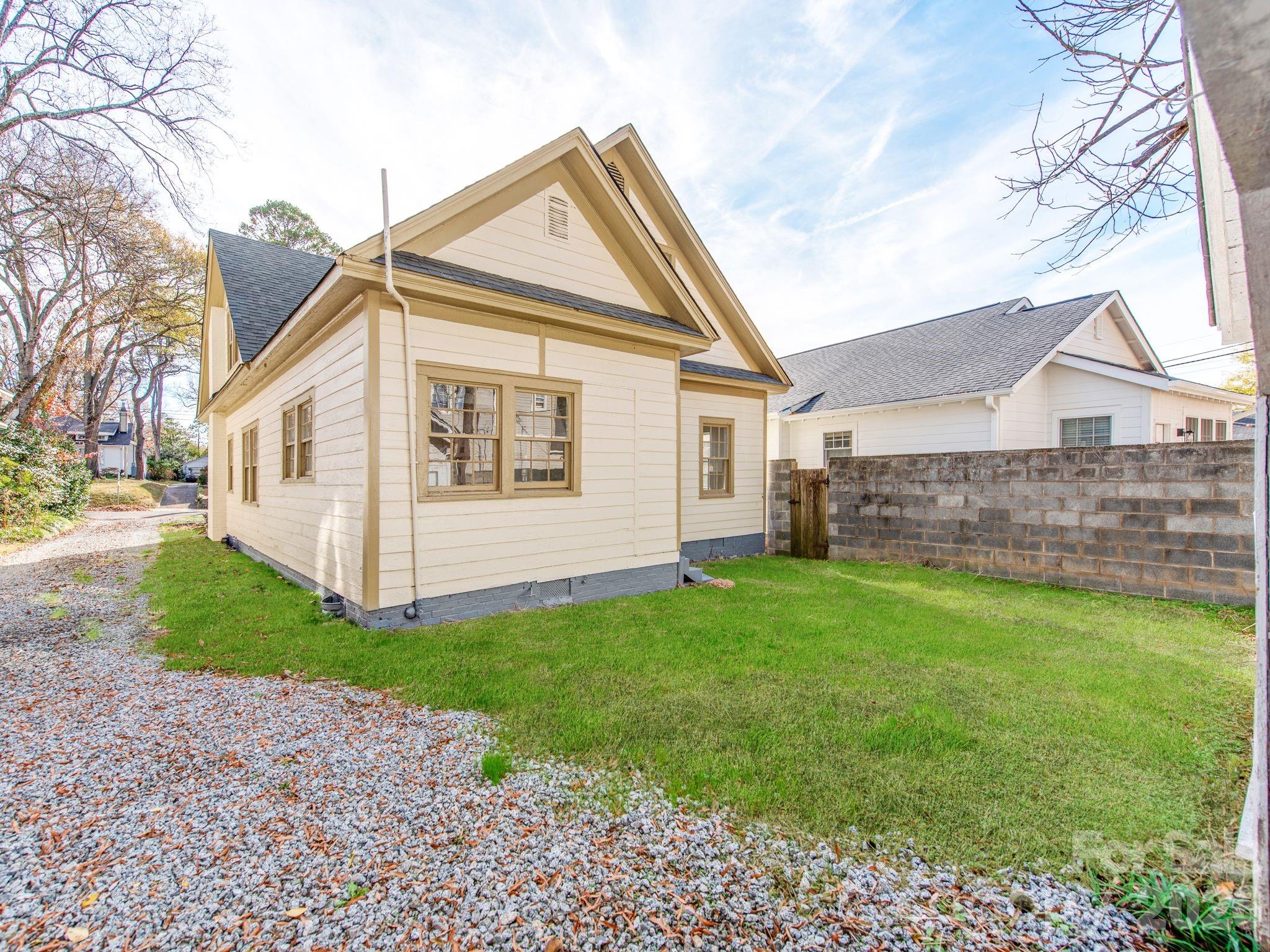 Single Family Residence at 518 5th Avenue, Gastonia, photo 2 of 23