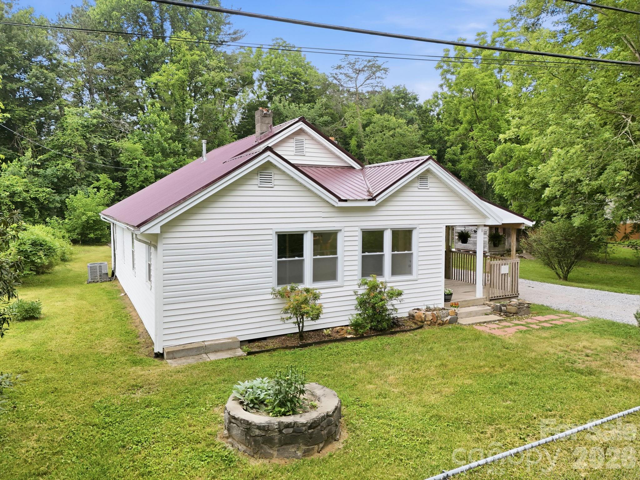 Single Family Residence at 226 Vance Avenue, Black Mountain, photo 2 of 39