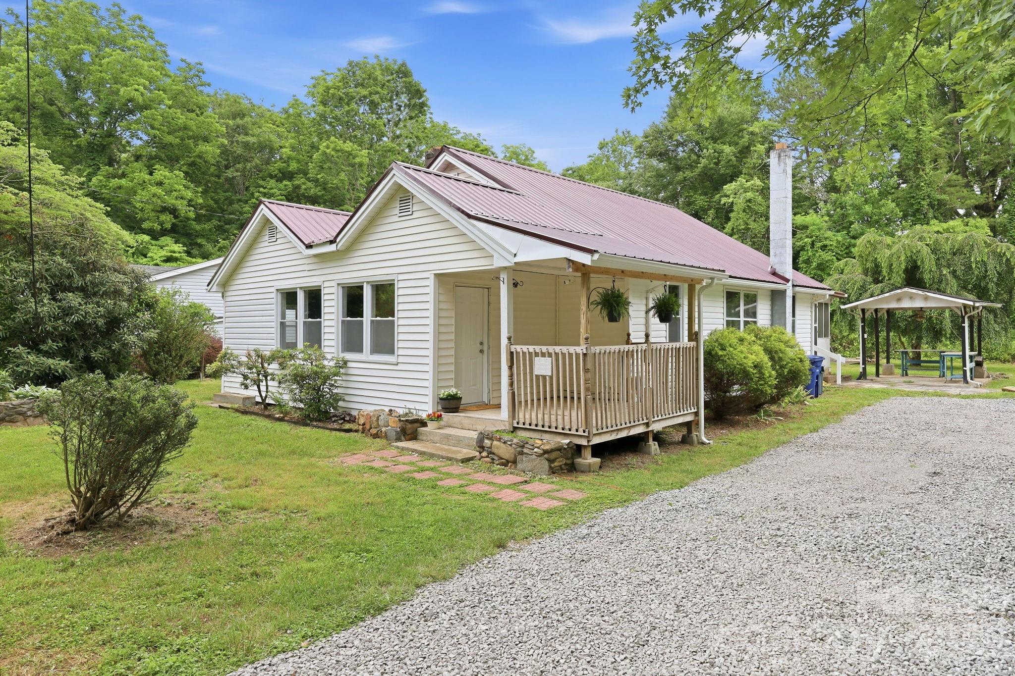 Single Family Residence at 226 Vance Avenue, Black Mountain, photo 4 of 39