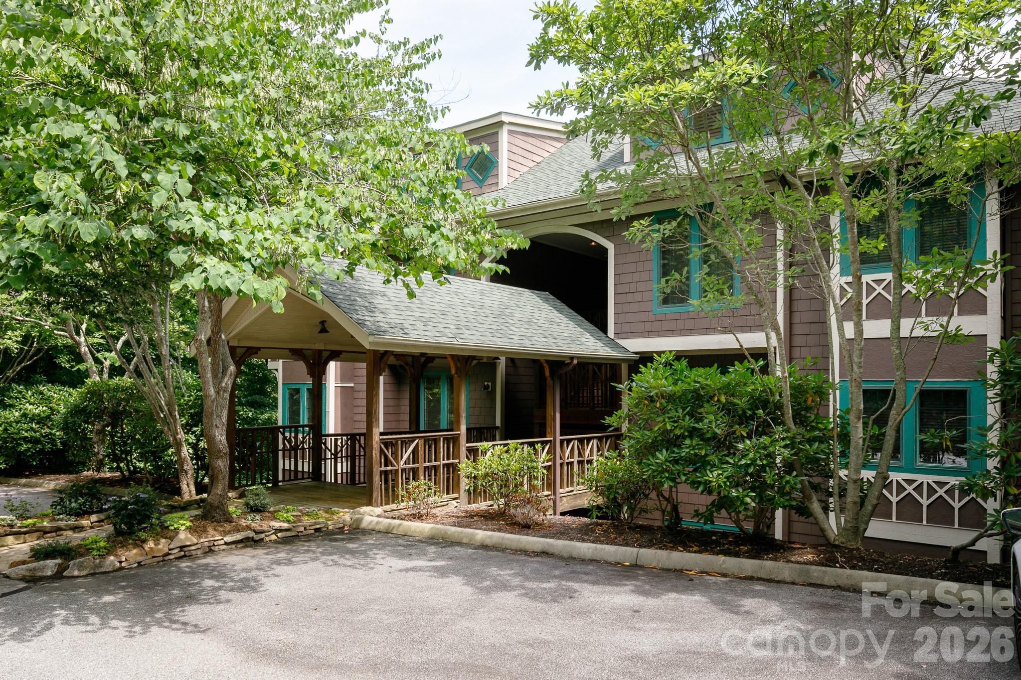 222 Creekside Way