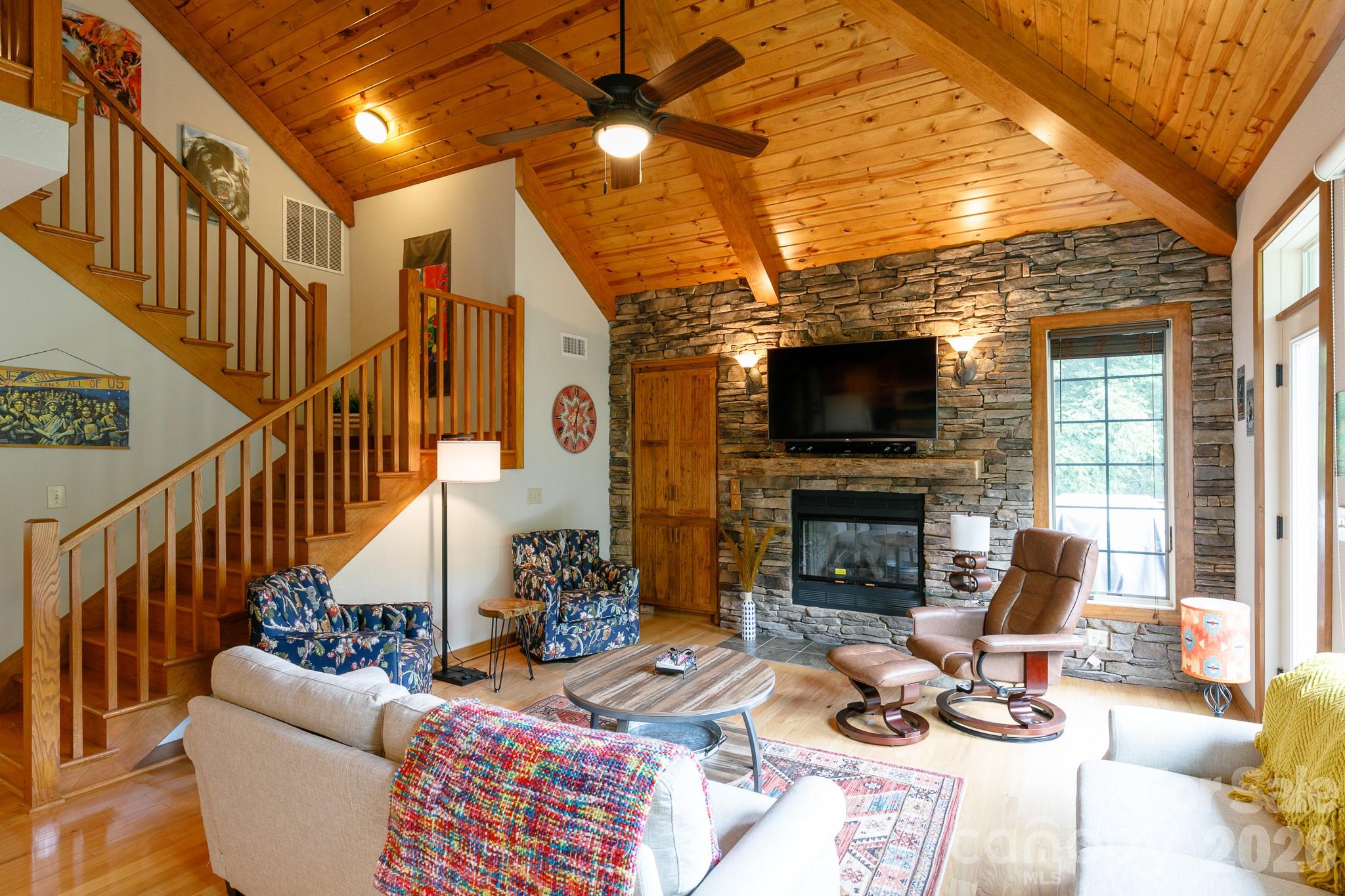 Condominium at 222 Creekside Way, Burnsville, photo 3 of 25