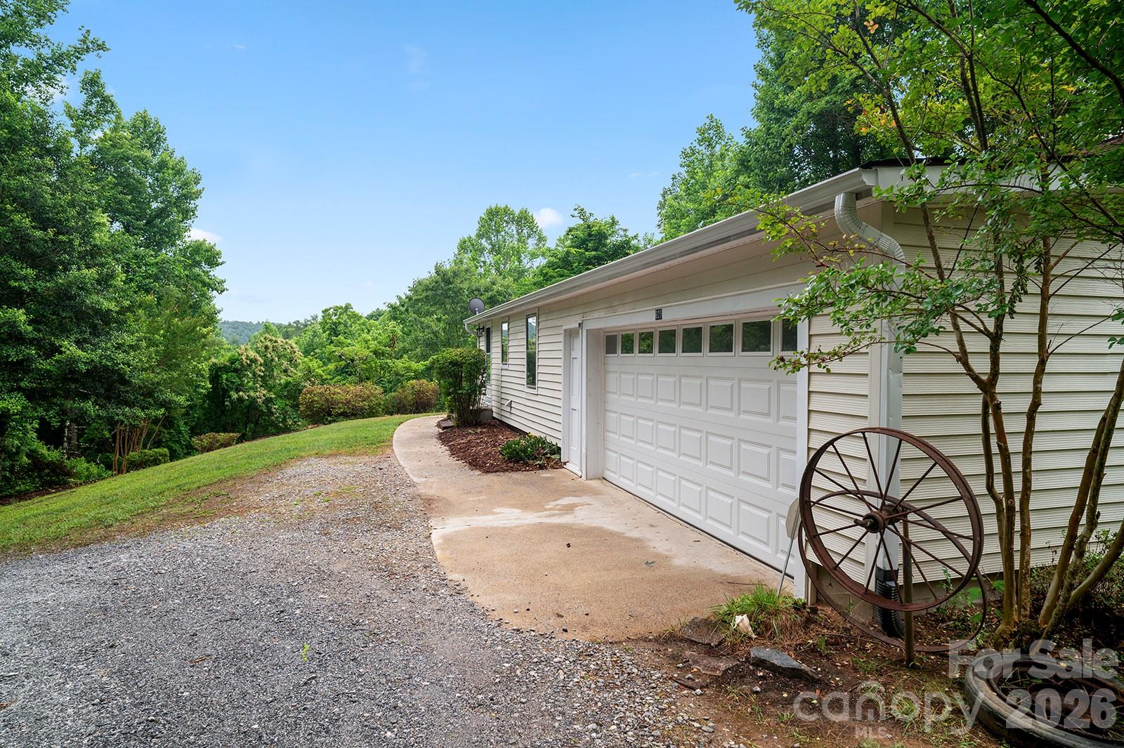 Single Family Residence at 825 Gallimore Road, Flat Rock, photo 5 of 41