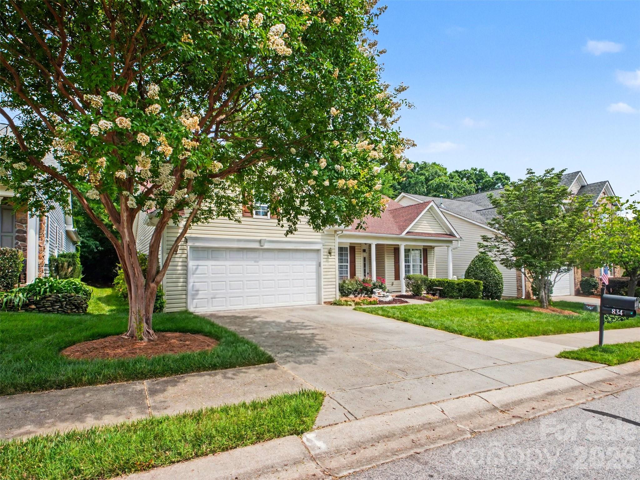 Single Family Residence at 834 Platinum Drive, Fort Mill, photo 2 of 47