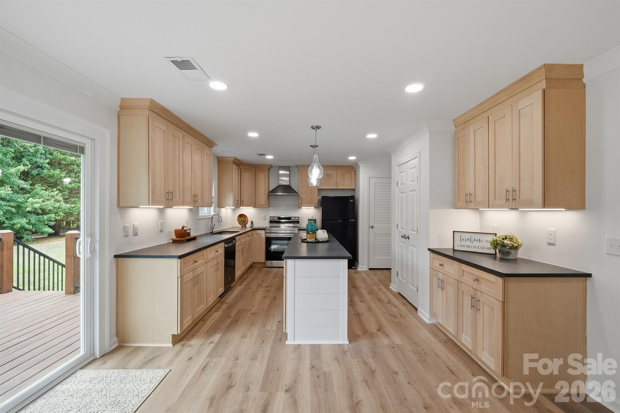 Leathered granite counter tops - 7553 Katherine Drive, Denver