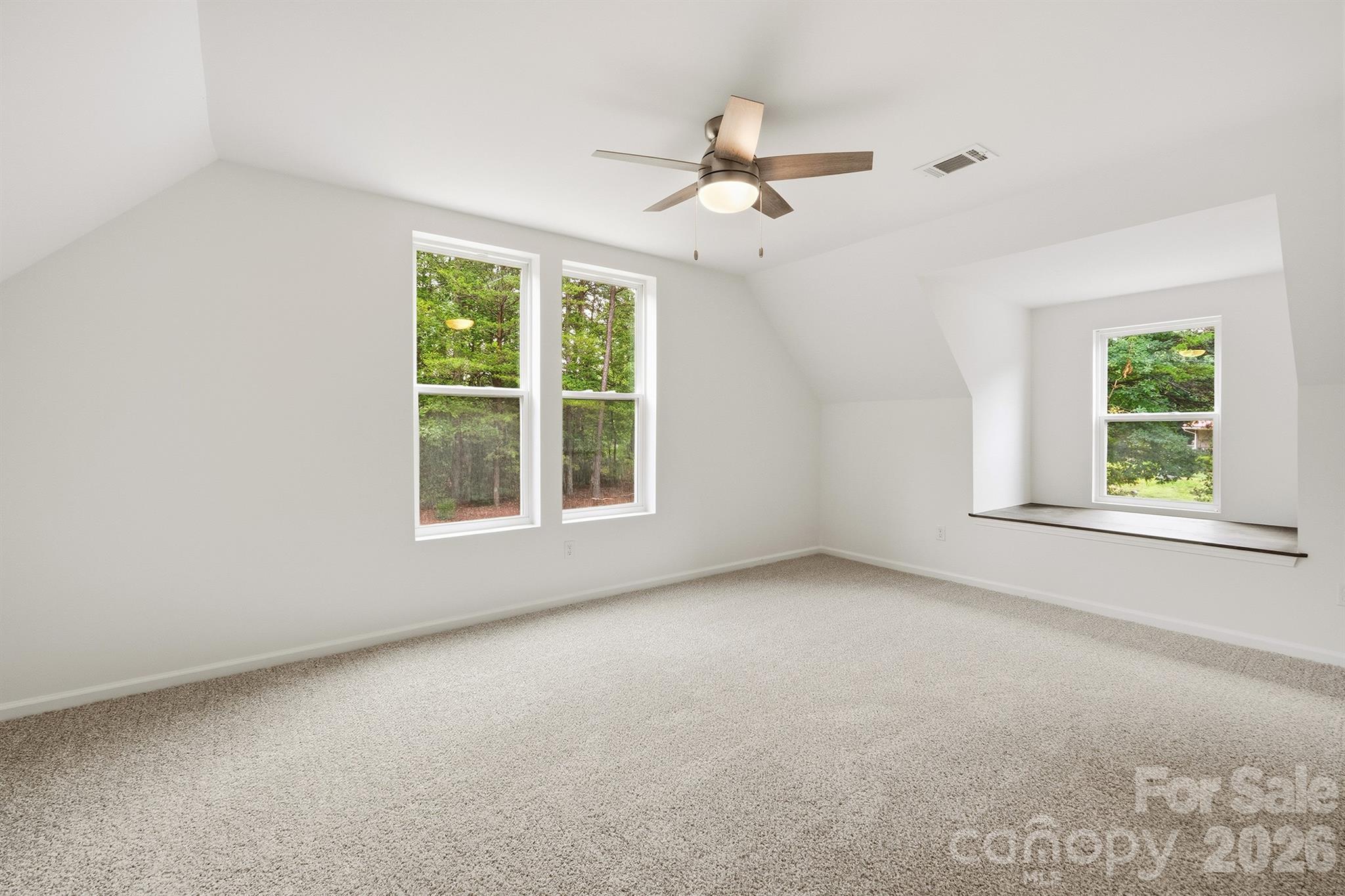 Spacious 2nd bedroom - 7553 Katherine Drive, Denver