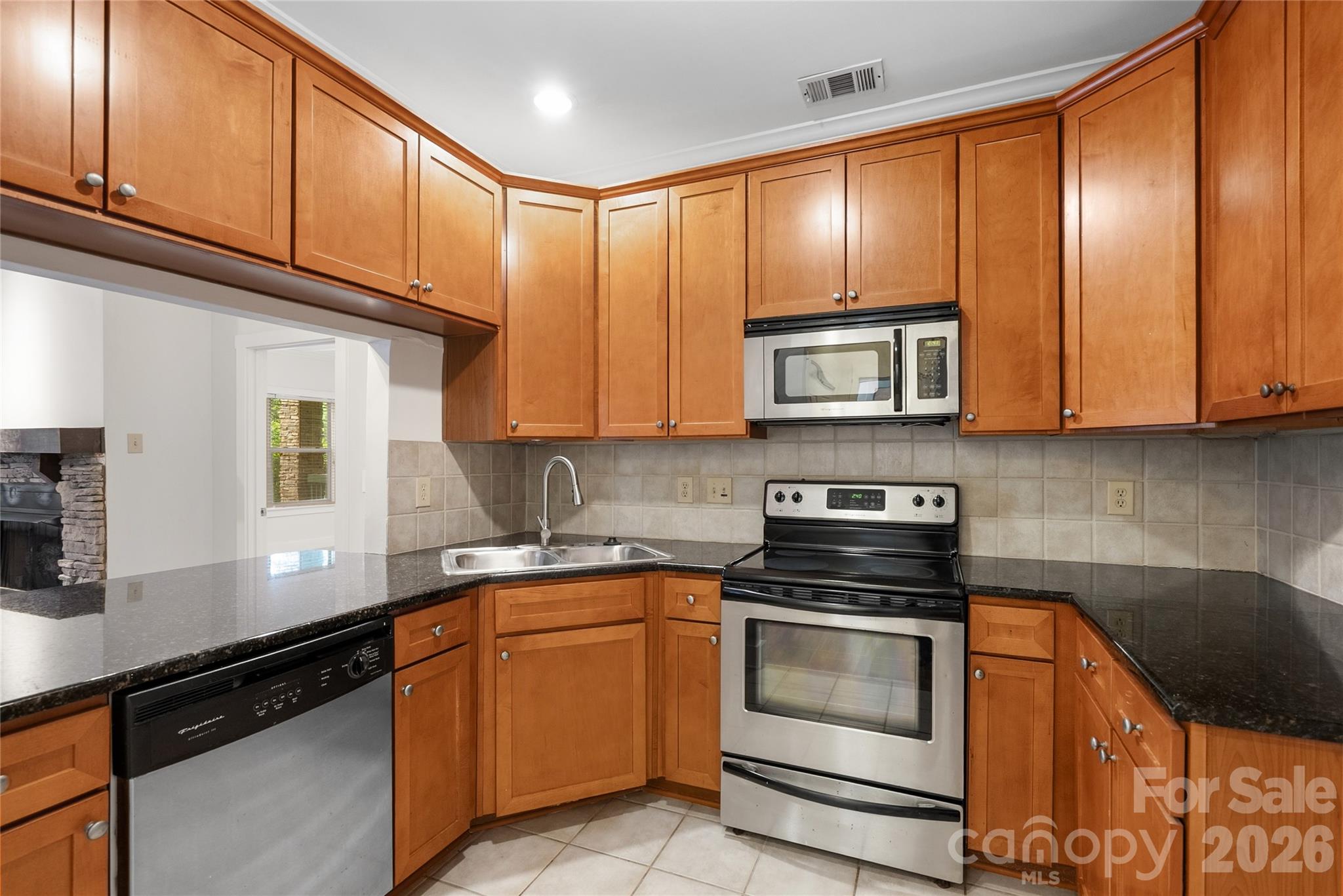 Condominium at 9 Kenilworth Knoll, Asheville, photo 15 of 24