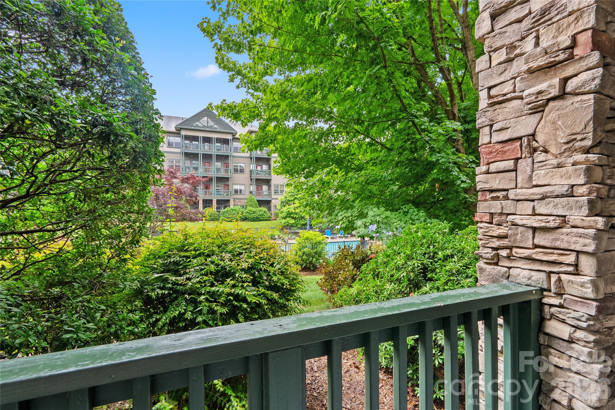 Relax in the Secluded Outdoor Space with Views of the Courtyard - 9 Kenilworth Knoll, Asheville